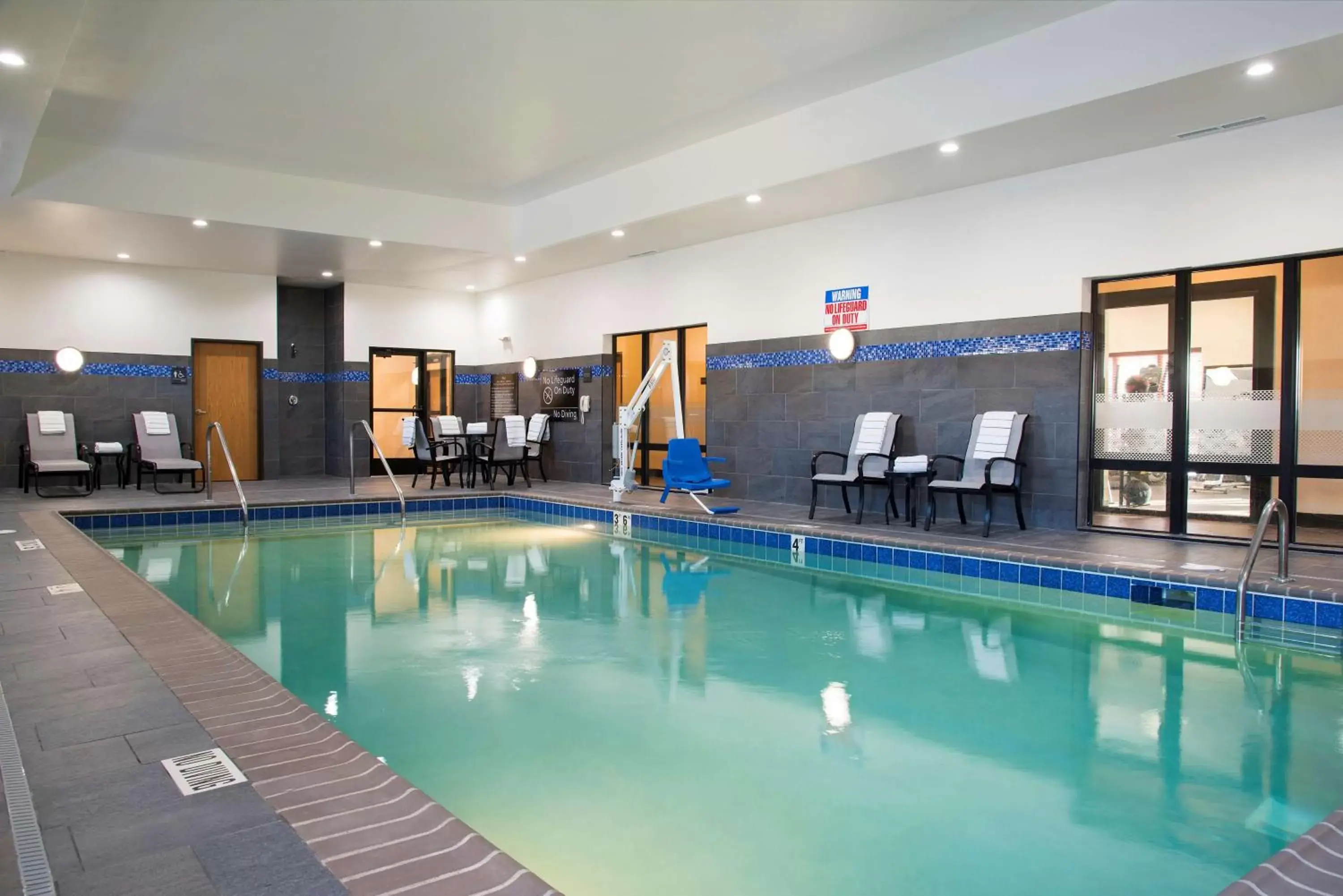 Pool view, Swimming Pool in Hampton Inn Kalamazoo