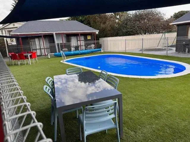 Swimming Pool in ASURE Kapiti Court Motel