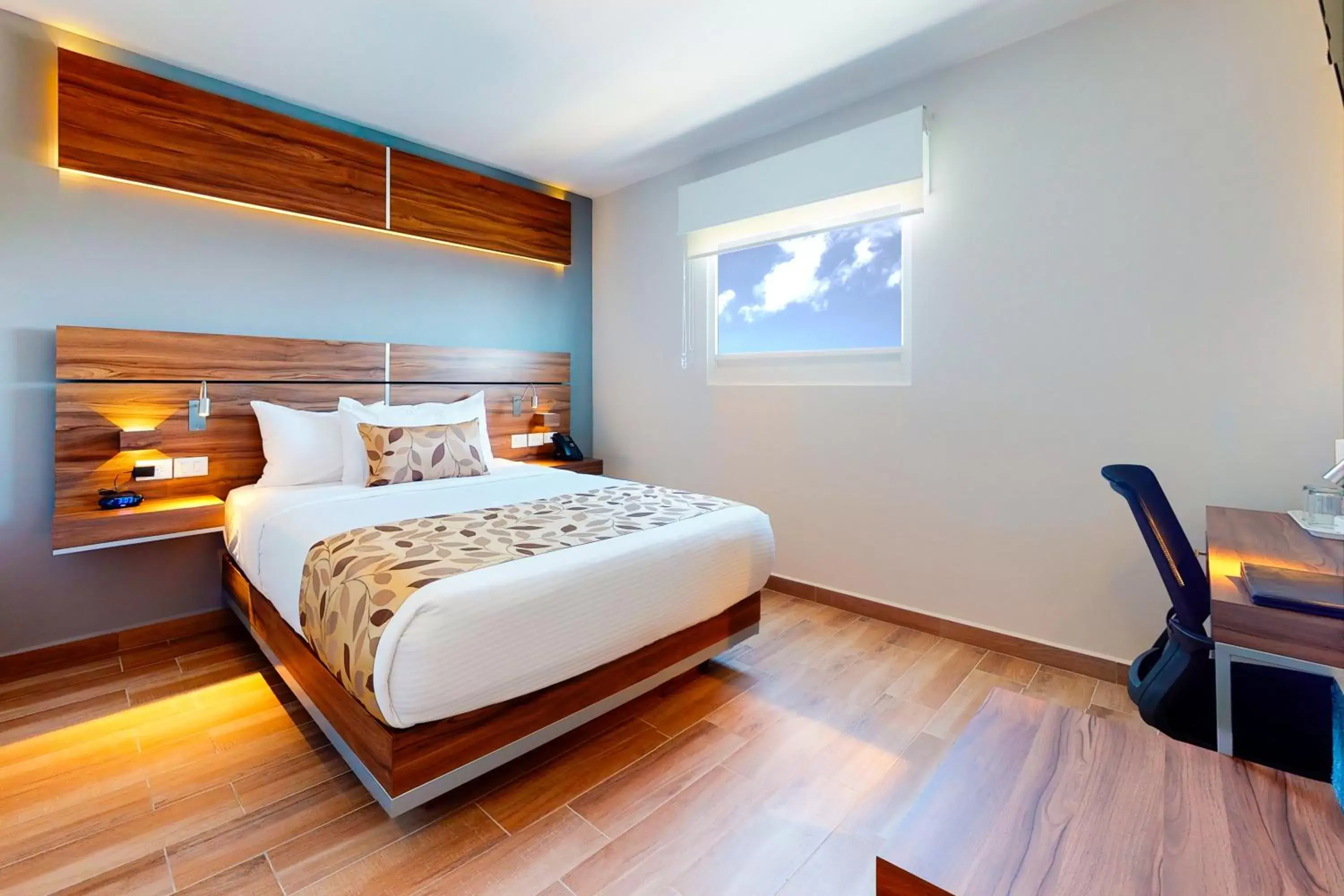 Bedroom, Bed in Sleep Inn Queretaro