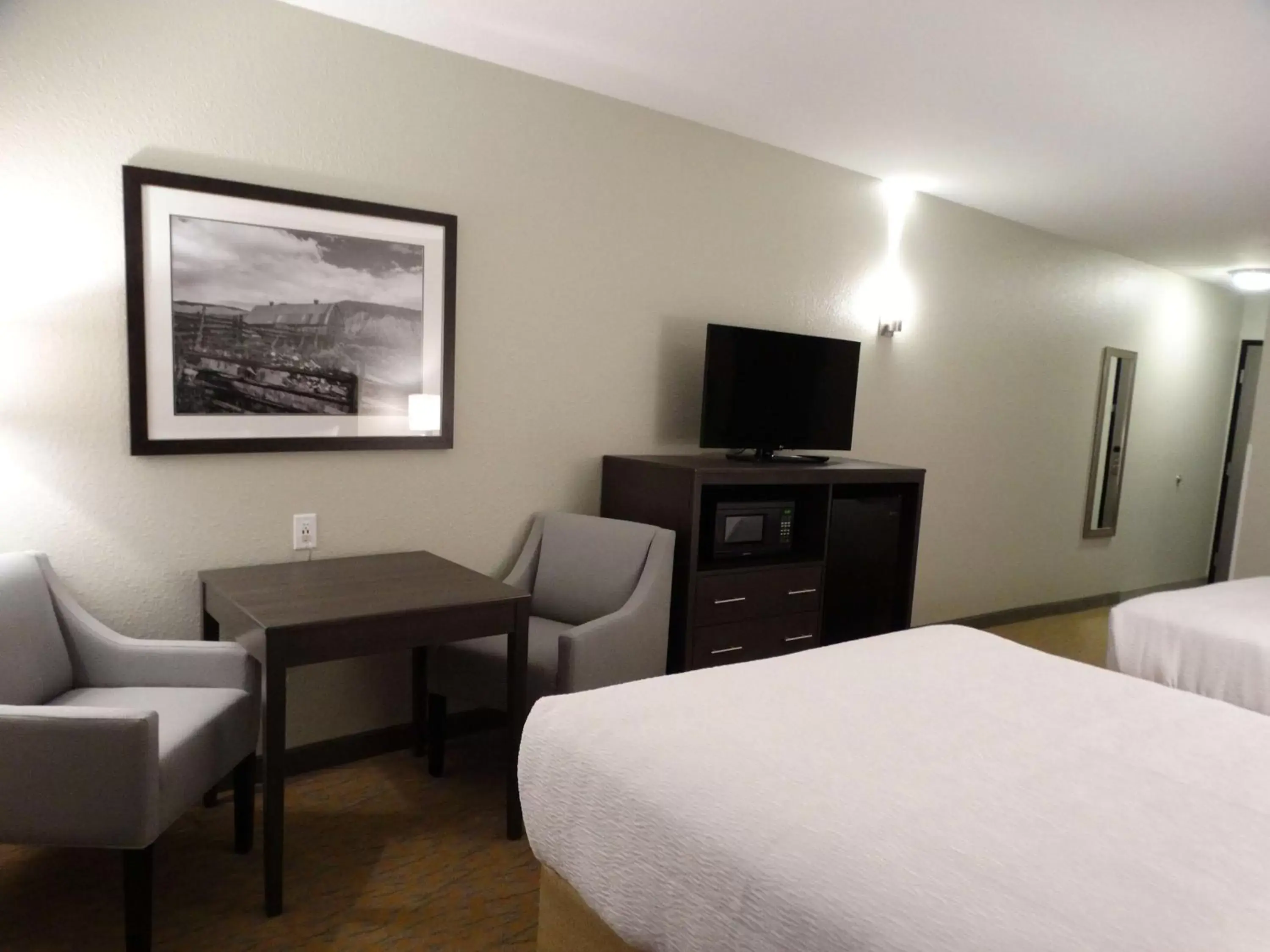 Photo of the whole room, TV/Entertainment Center in Best Western Plus The Inn at Hells Canyon