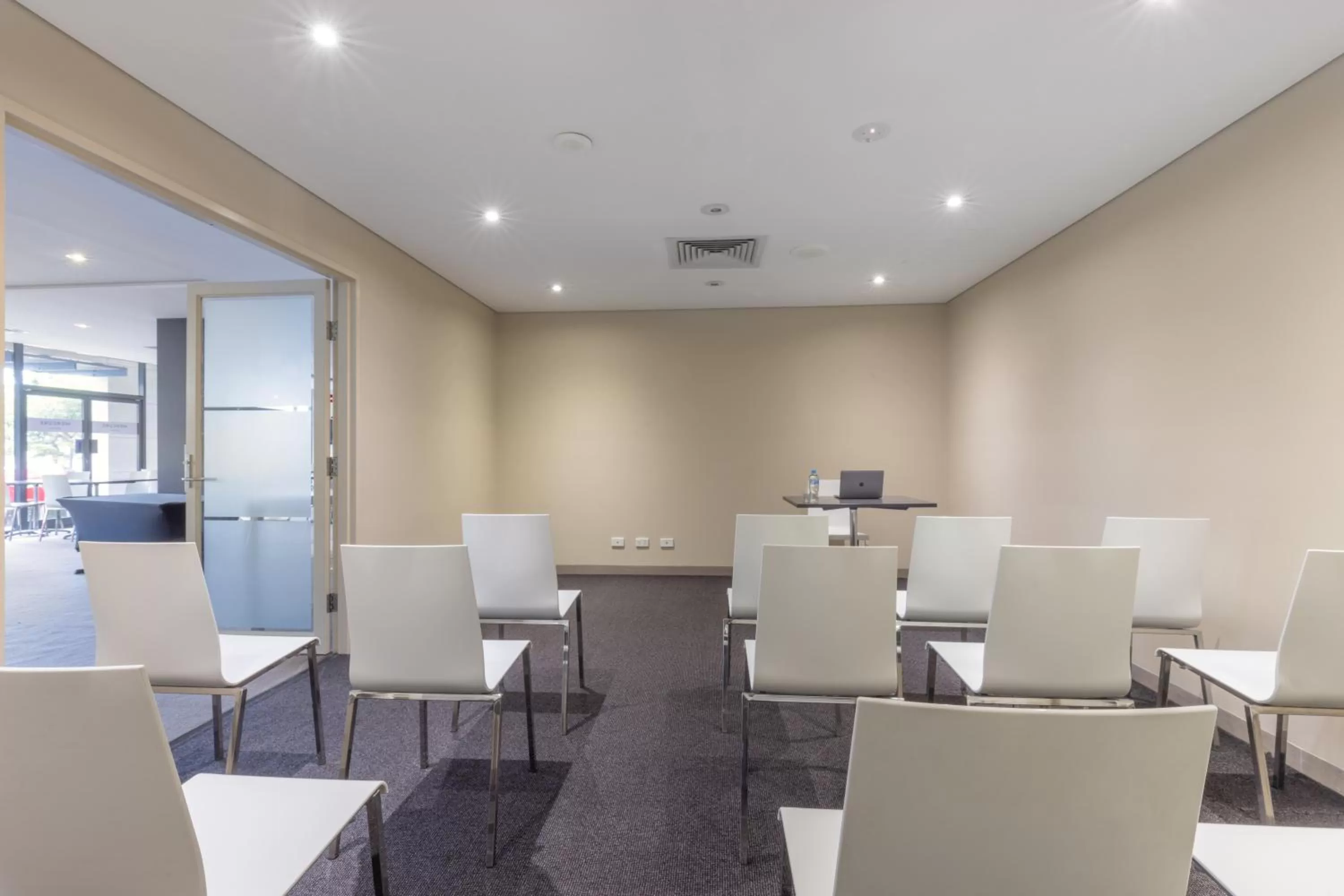 Business facilities in Mercure Brisbane Garden City