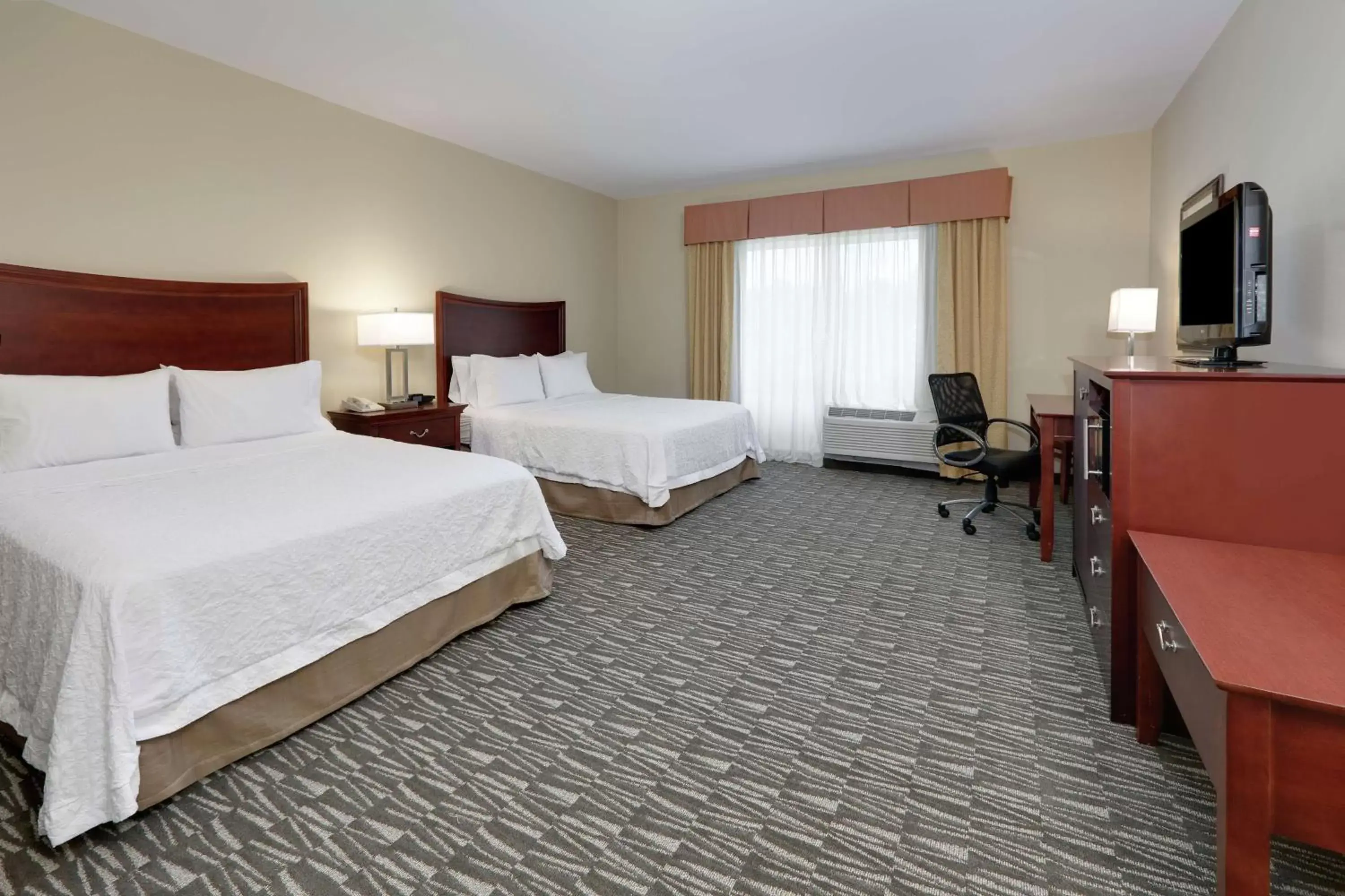Bed in Hampton Inn & Suites Southern Pines-Pinehurst