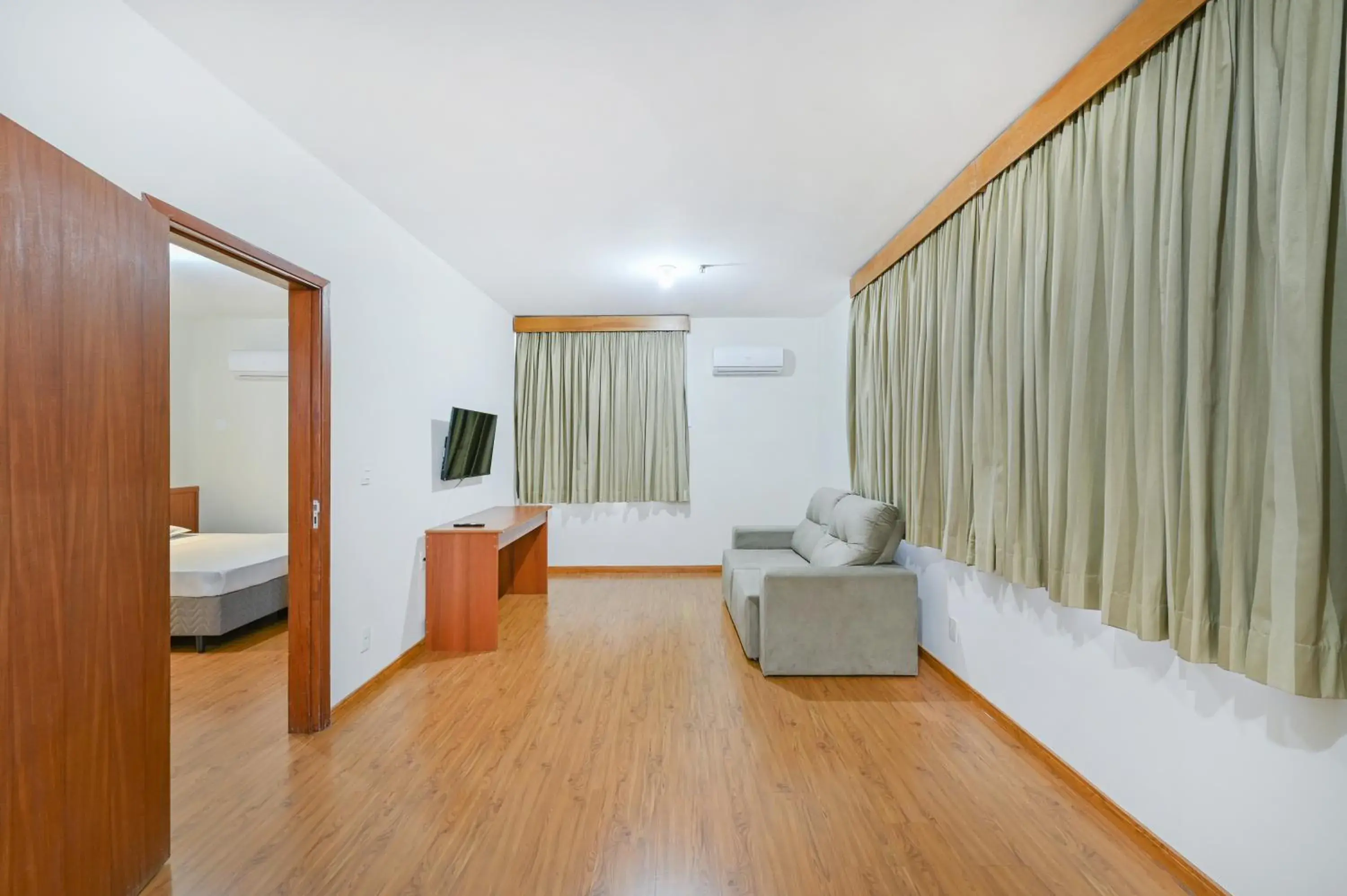 Living room, Seating Area in Nacional Inn Limeira