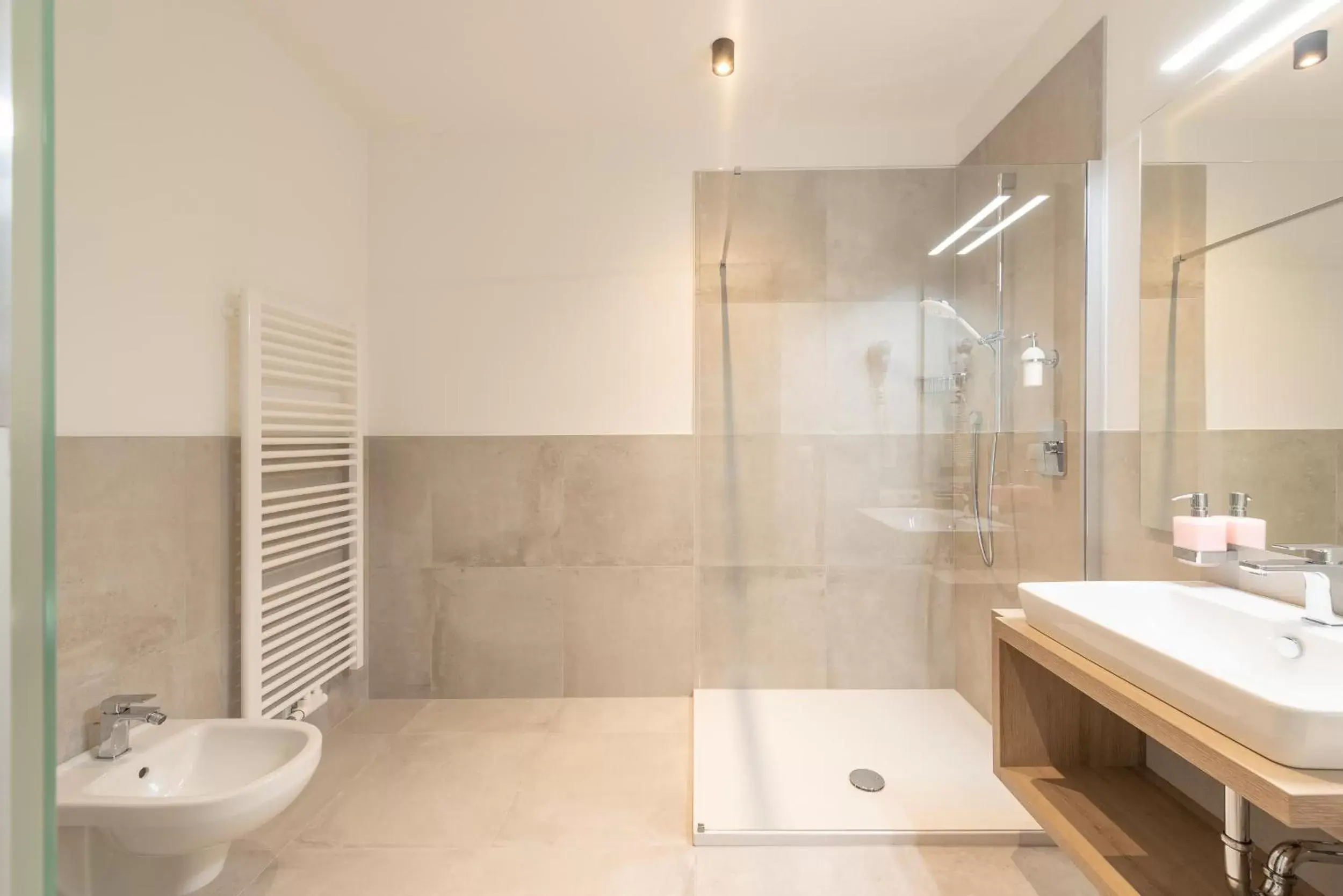 Photo of the whole room, Bathroom in Residence Garni Hotel Vineus