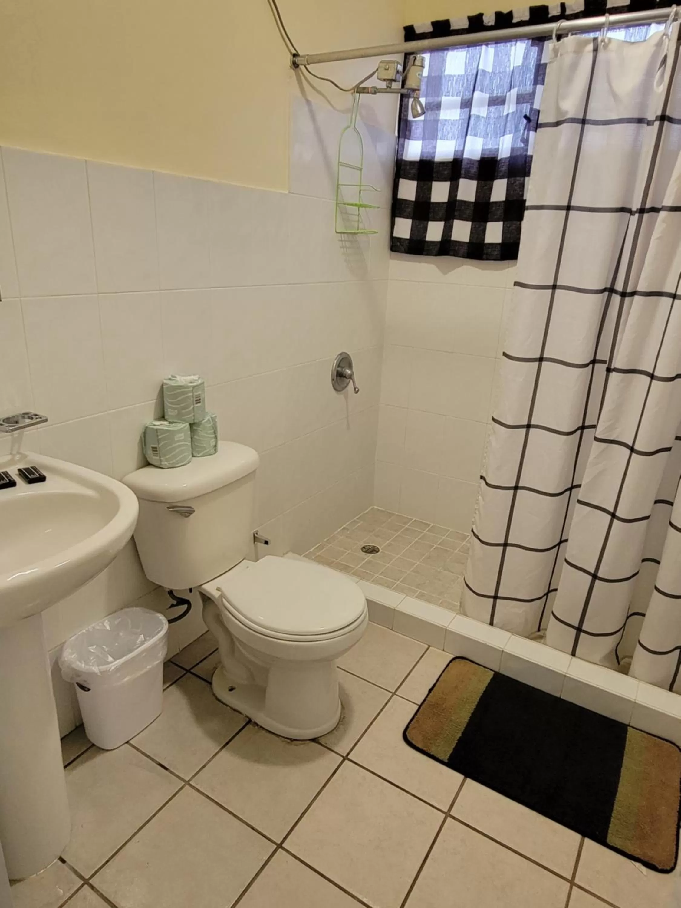 Shower in Aguada of the Seas