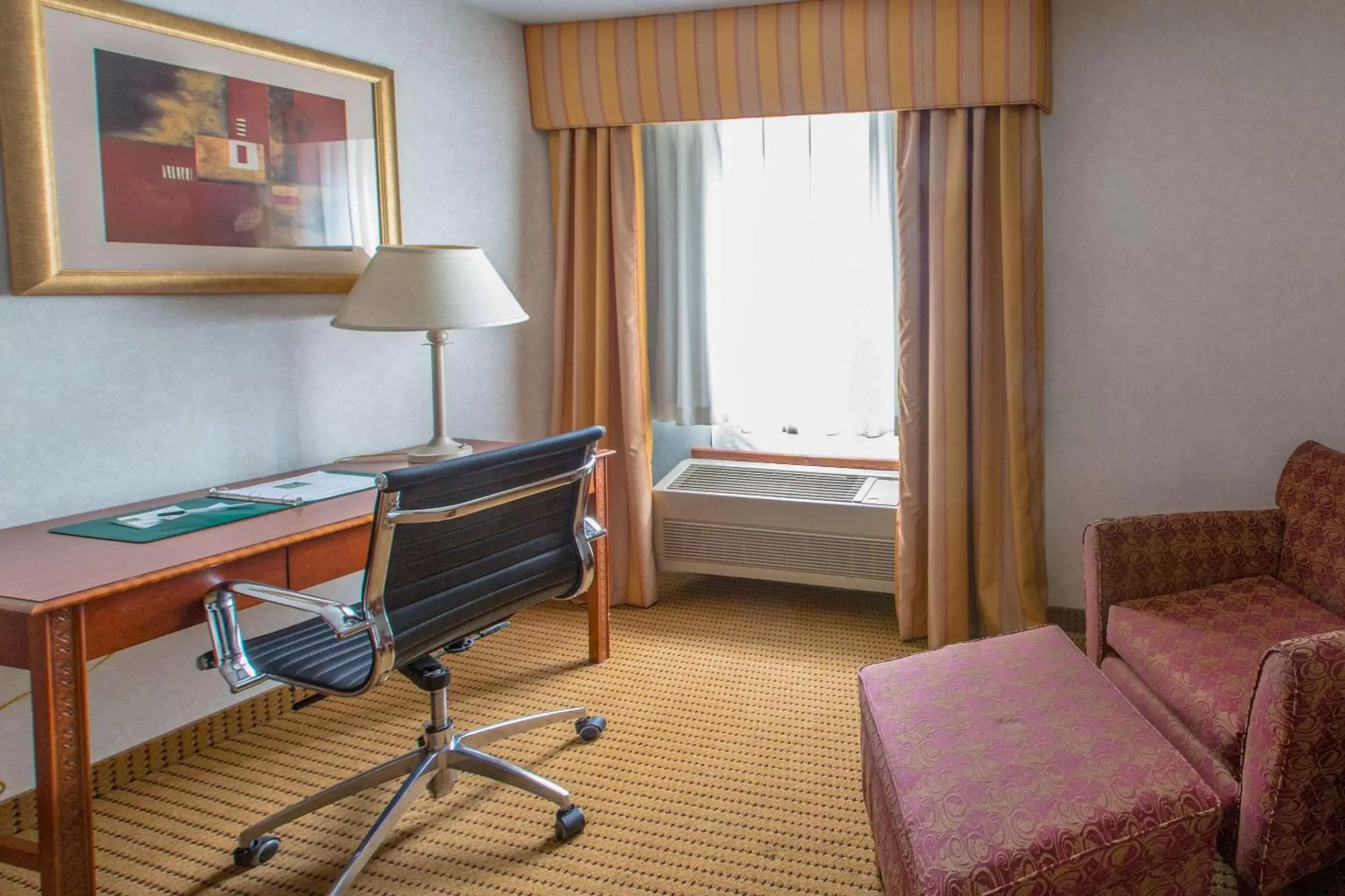 Photo of the whole room in Quality Inn & Suites - University