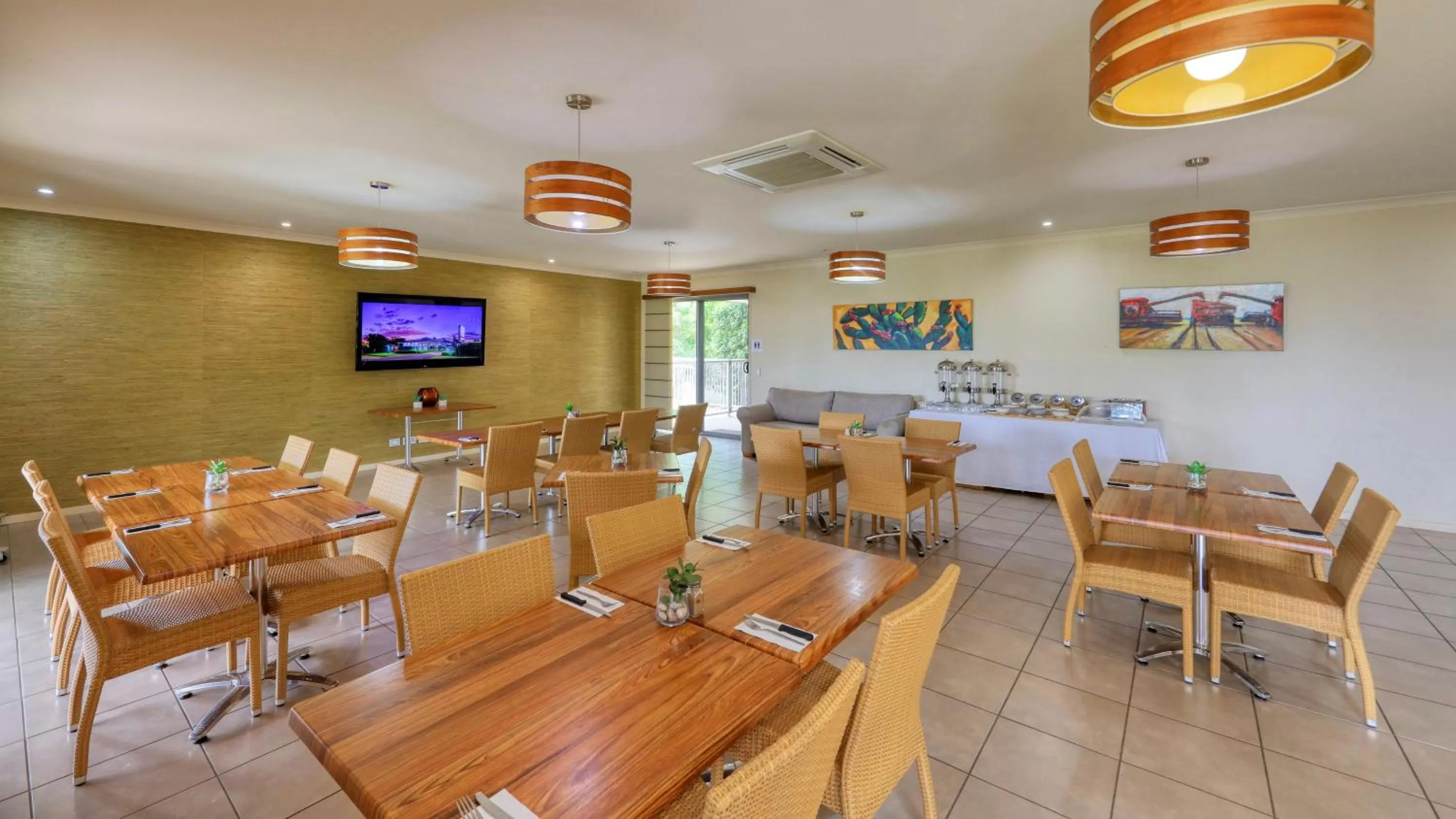 Restaurant/places to eat in Chinchilla Motor Inn