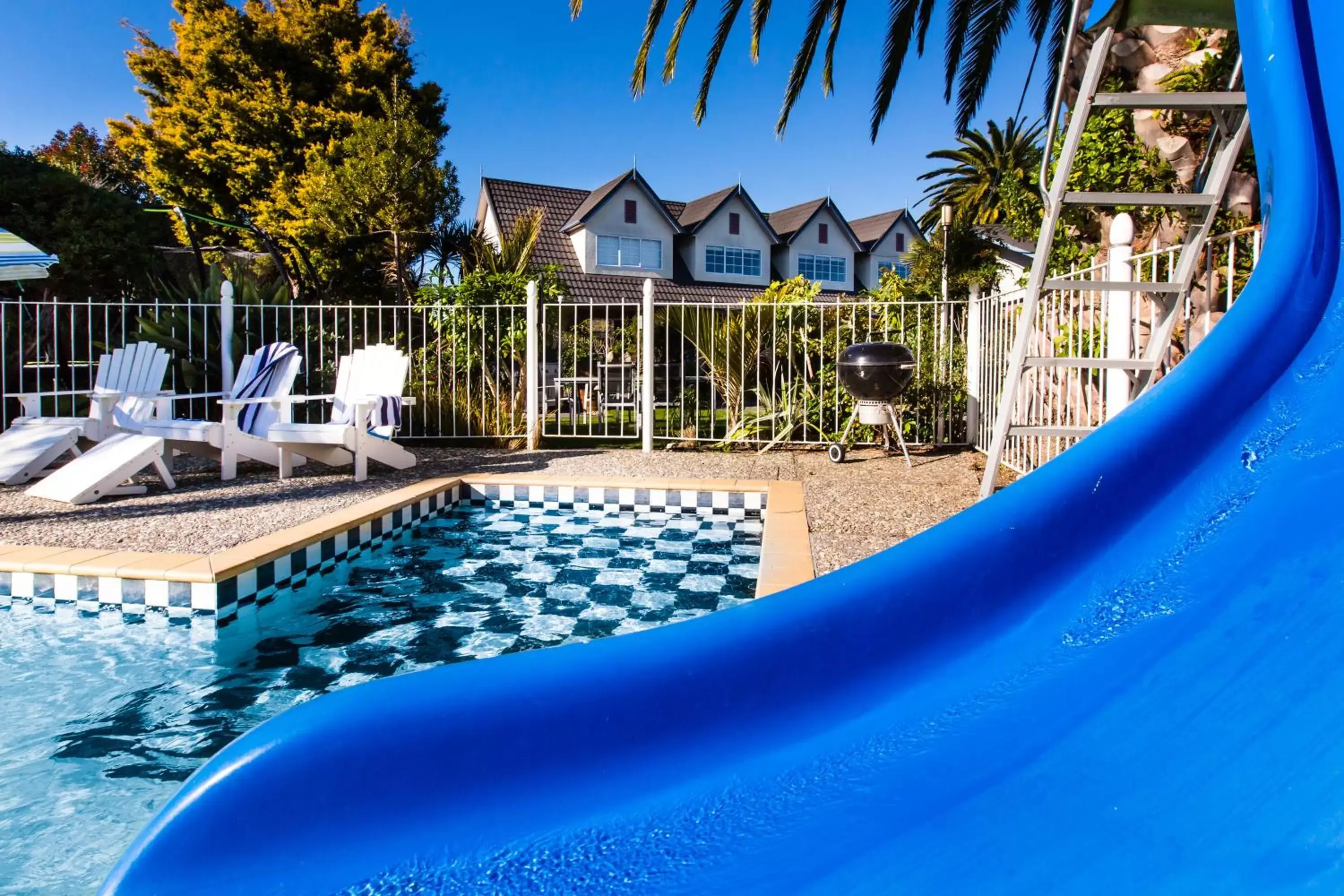 Spring, Swimming Pool in ASURE Colonial Lodge Motel