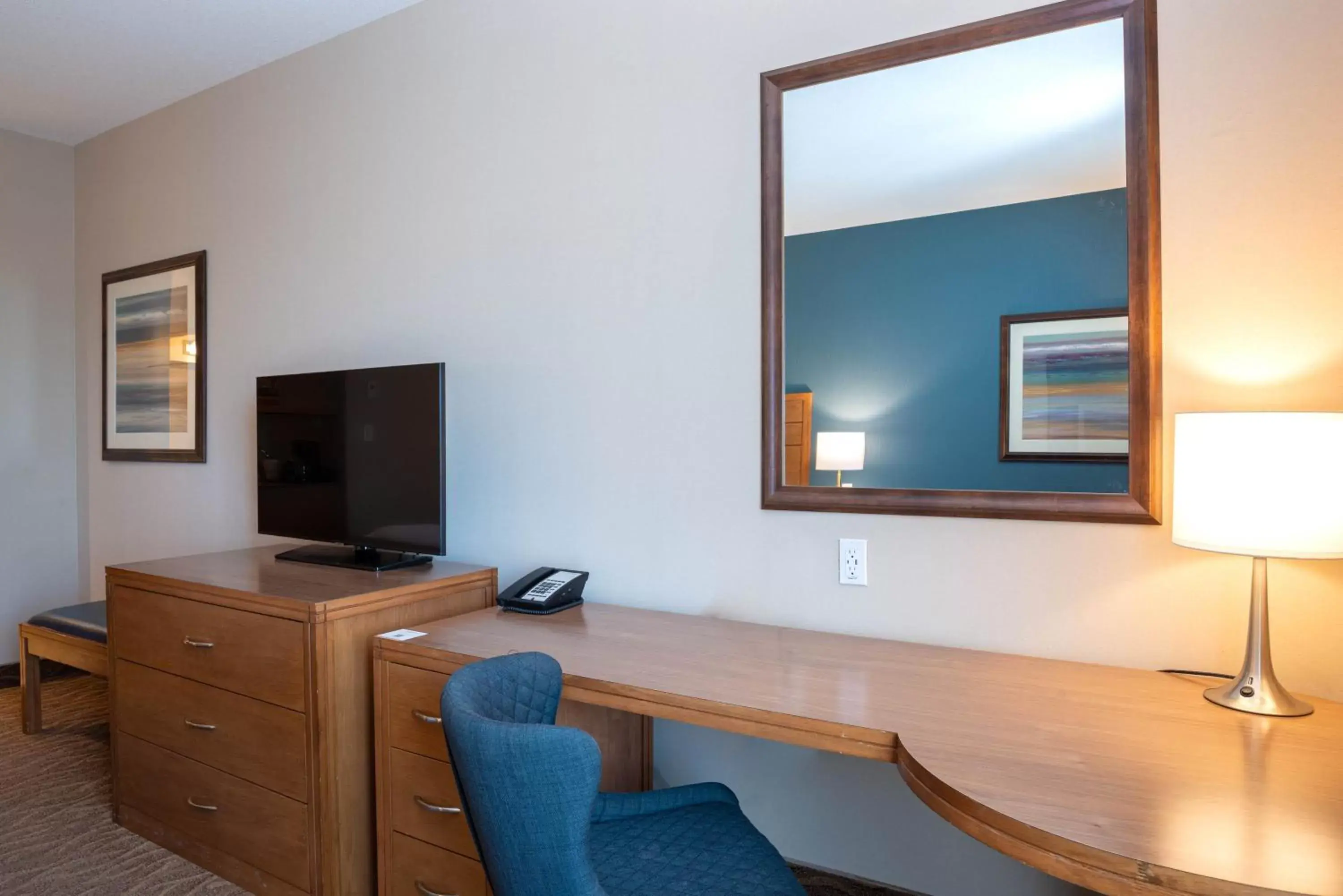 Photo of the whole room, TV/Entertainment Center in Sandman Hotel and Suites Squamish
