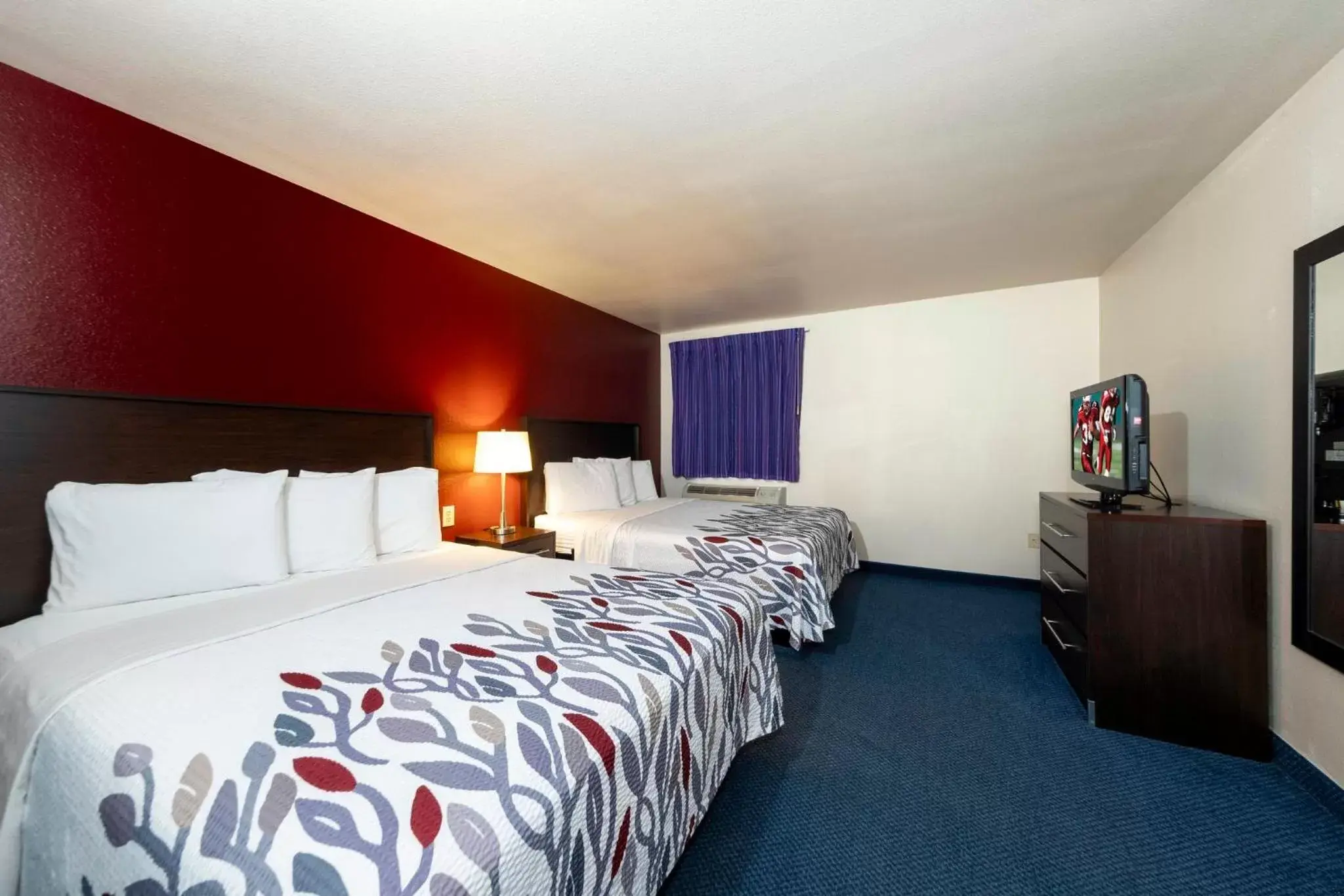 Photo of the whole room, Bed in Red Roof Inn St. Robert - Leonard Wood