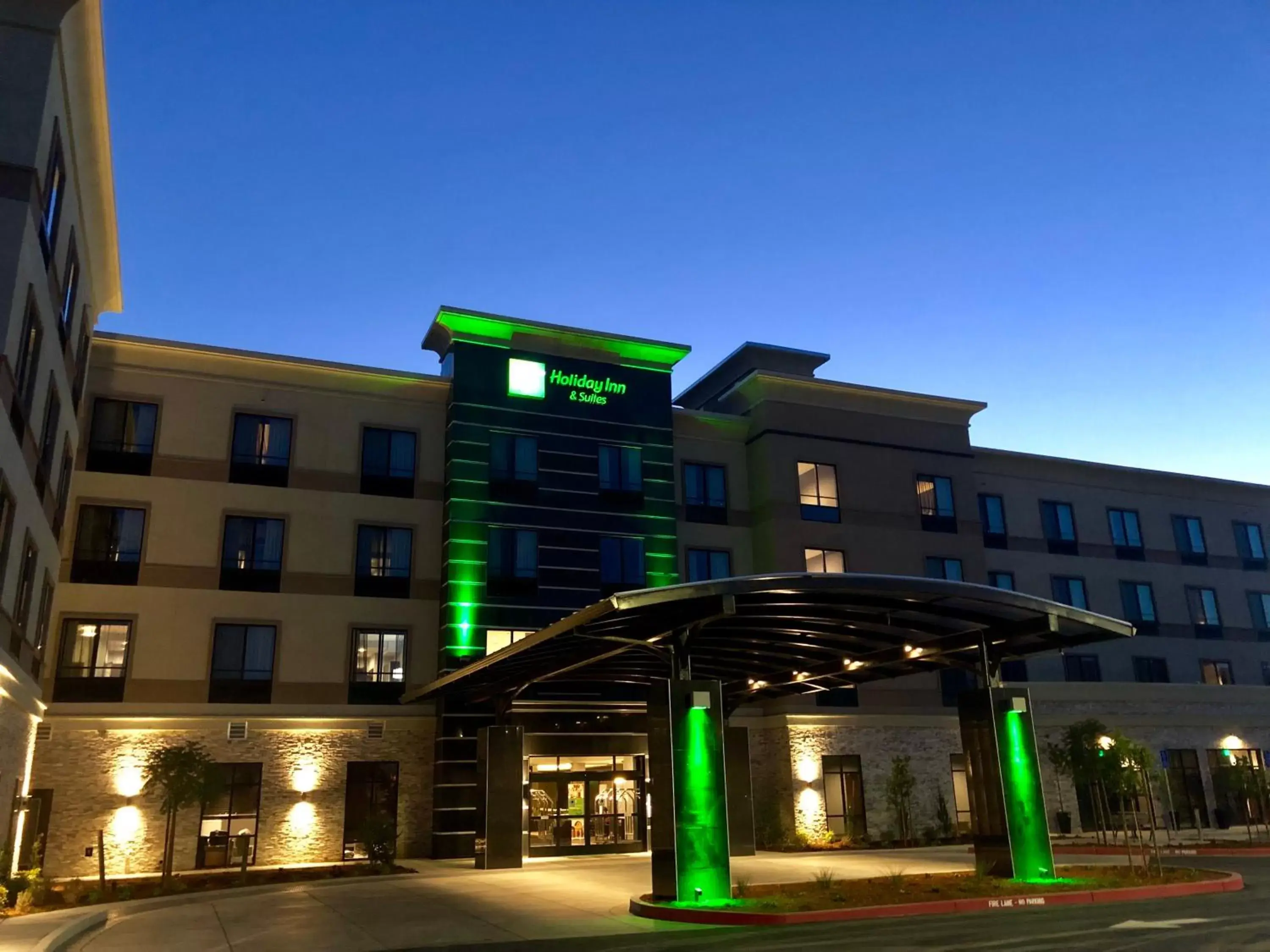 Property Building in Holiday Inn Hotel & Suites Silicon Valley – Milpitas, an IHG Hotel