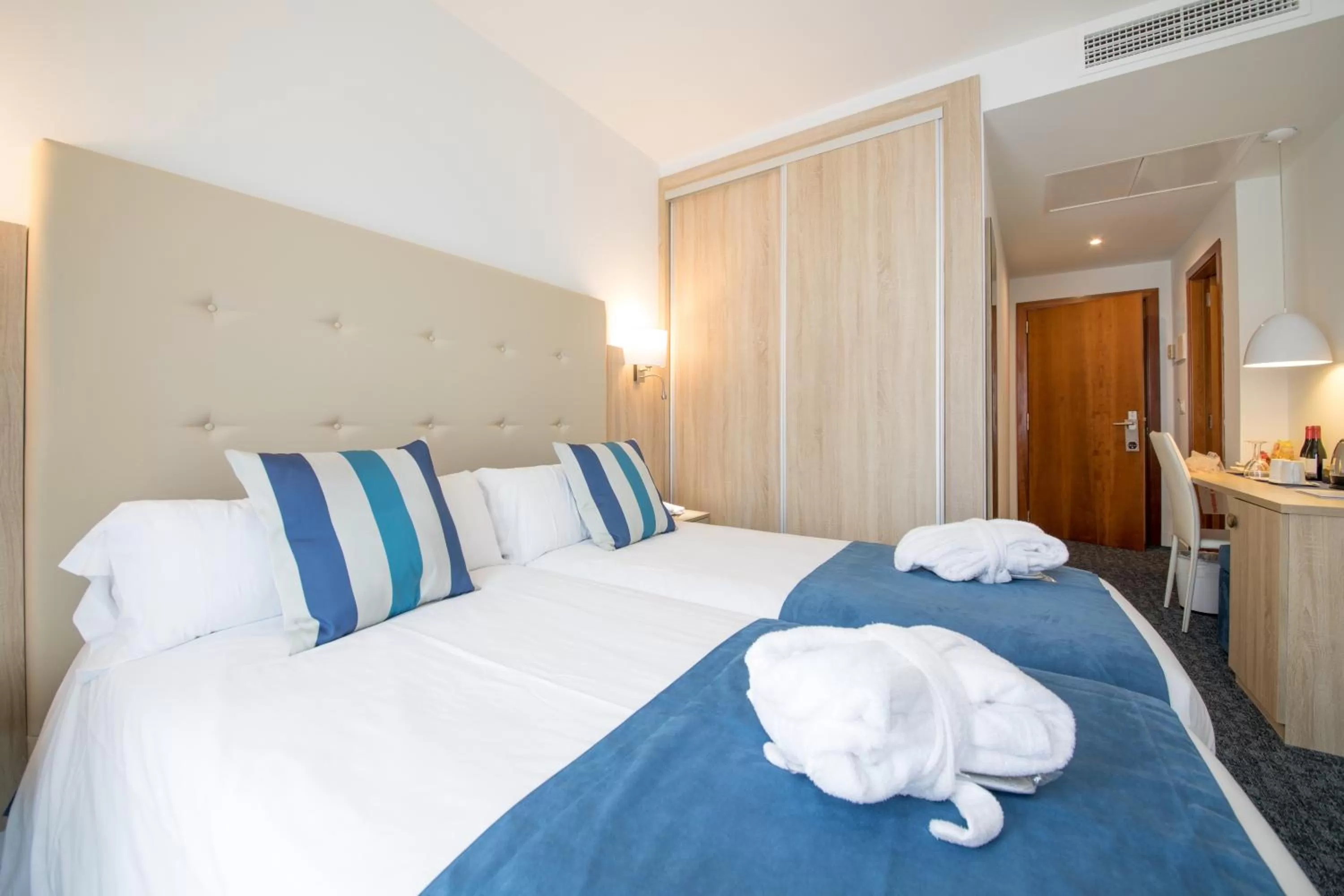 Bedroom, Bed in Los Geranios