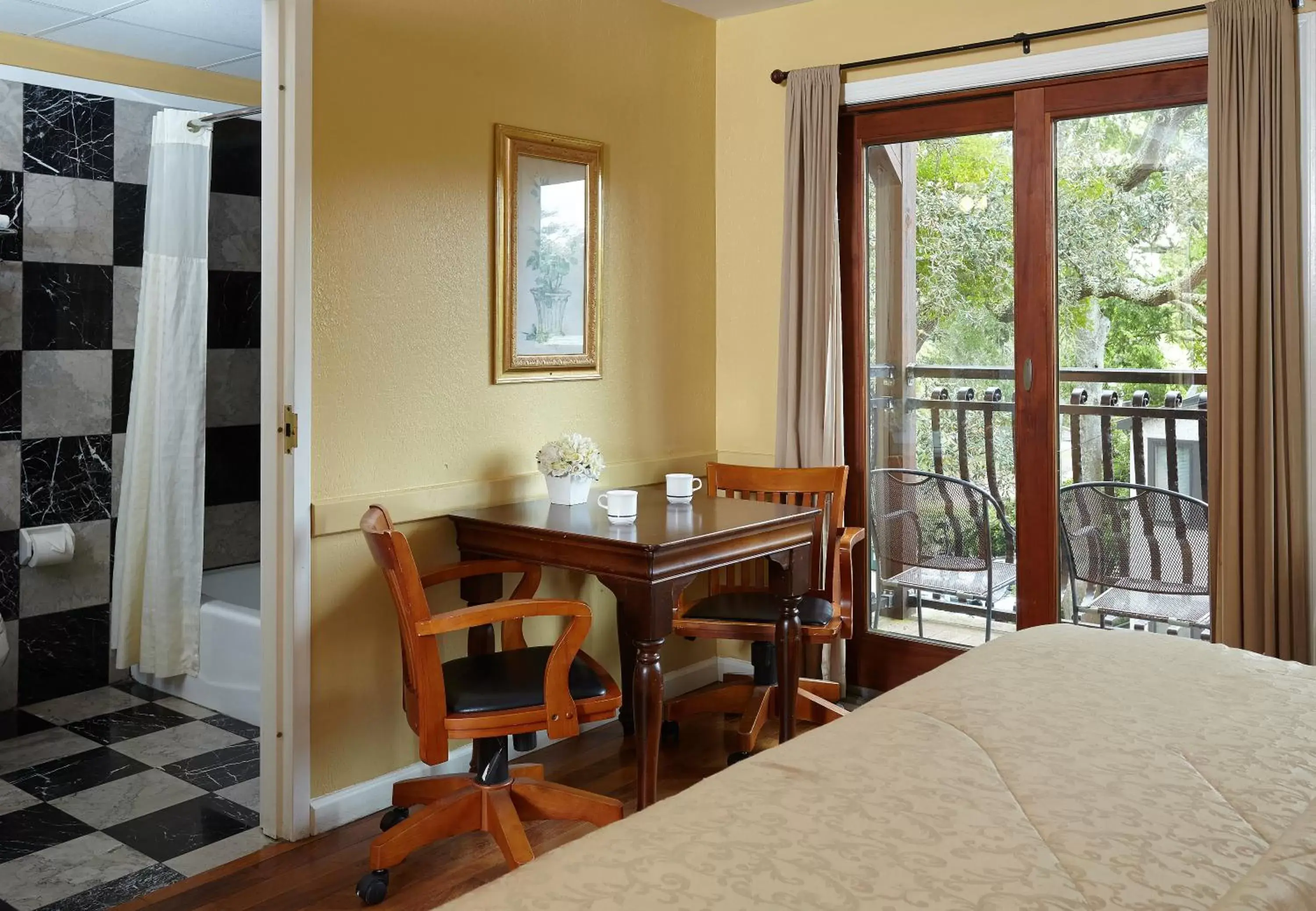 Seating area, Dining Area in Ocean Inn & Suites