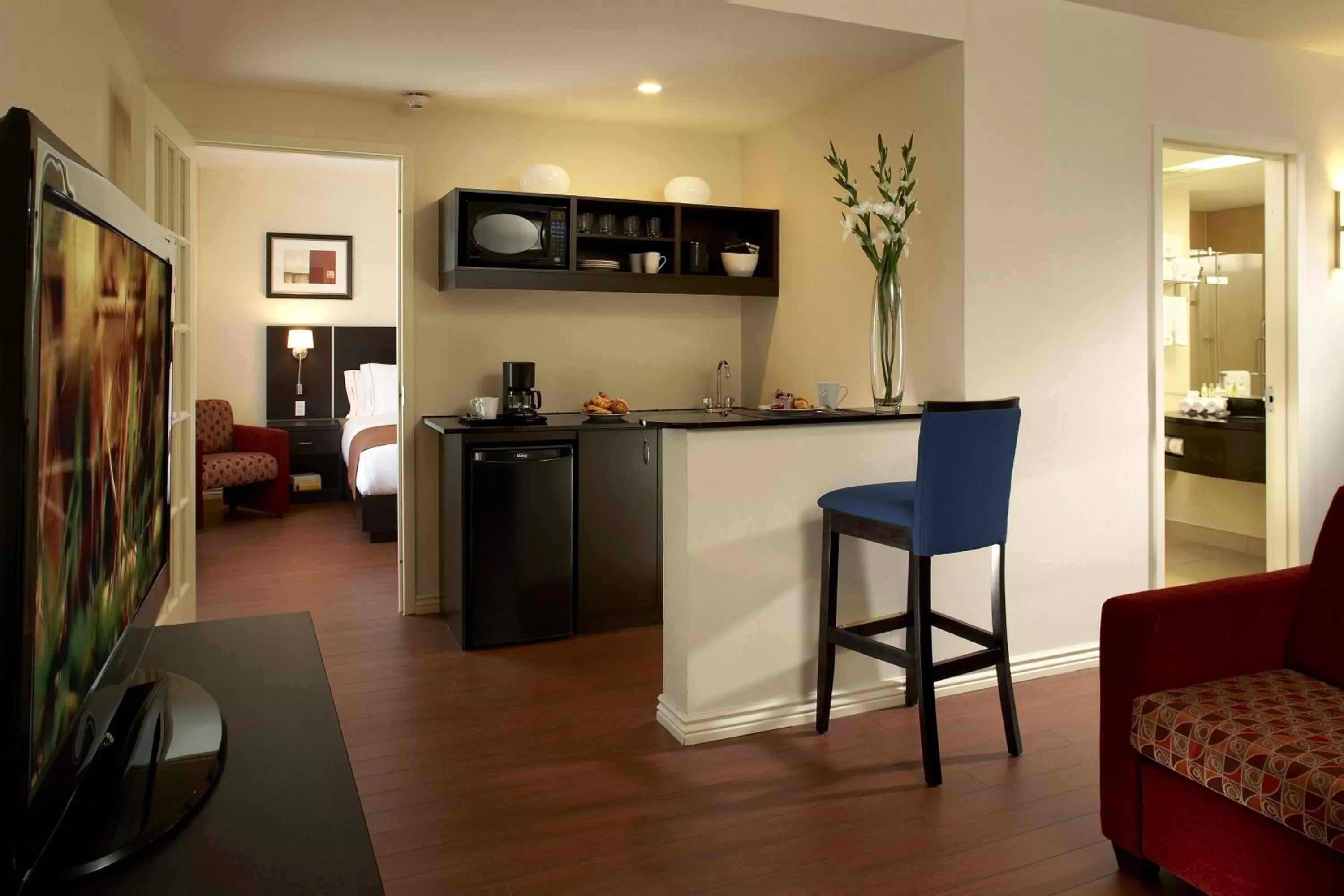 King Suite with Balcony in Holiday Inn & Suites Montreal Airport