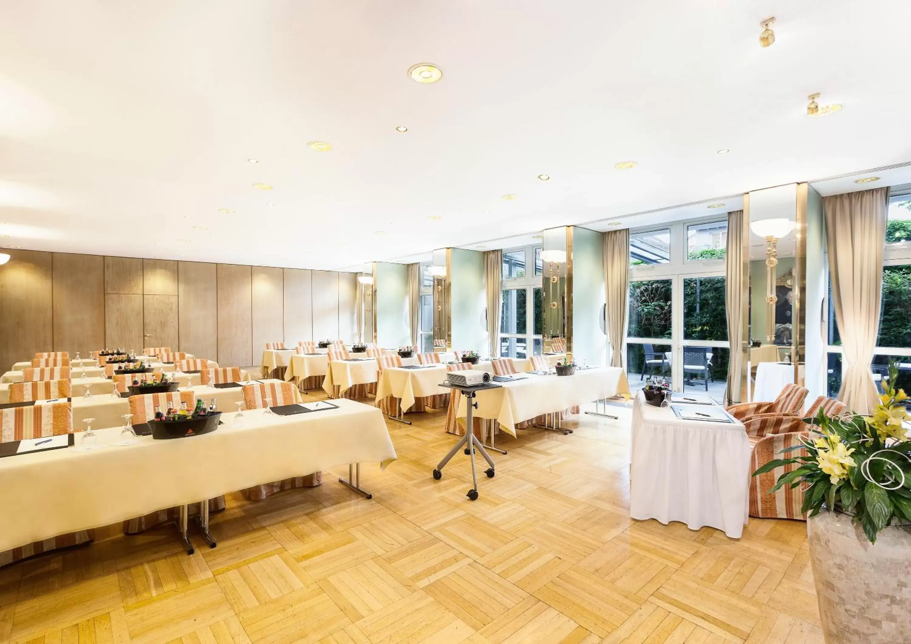 Banquet/Function facilities, Restaurant/Places to Eat in Best Western Premier Grand Hotel Russischer Hof