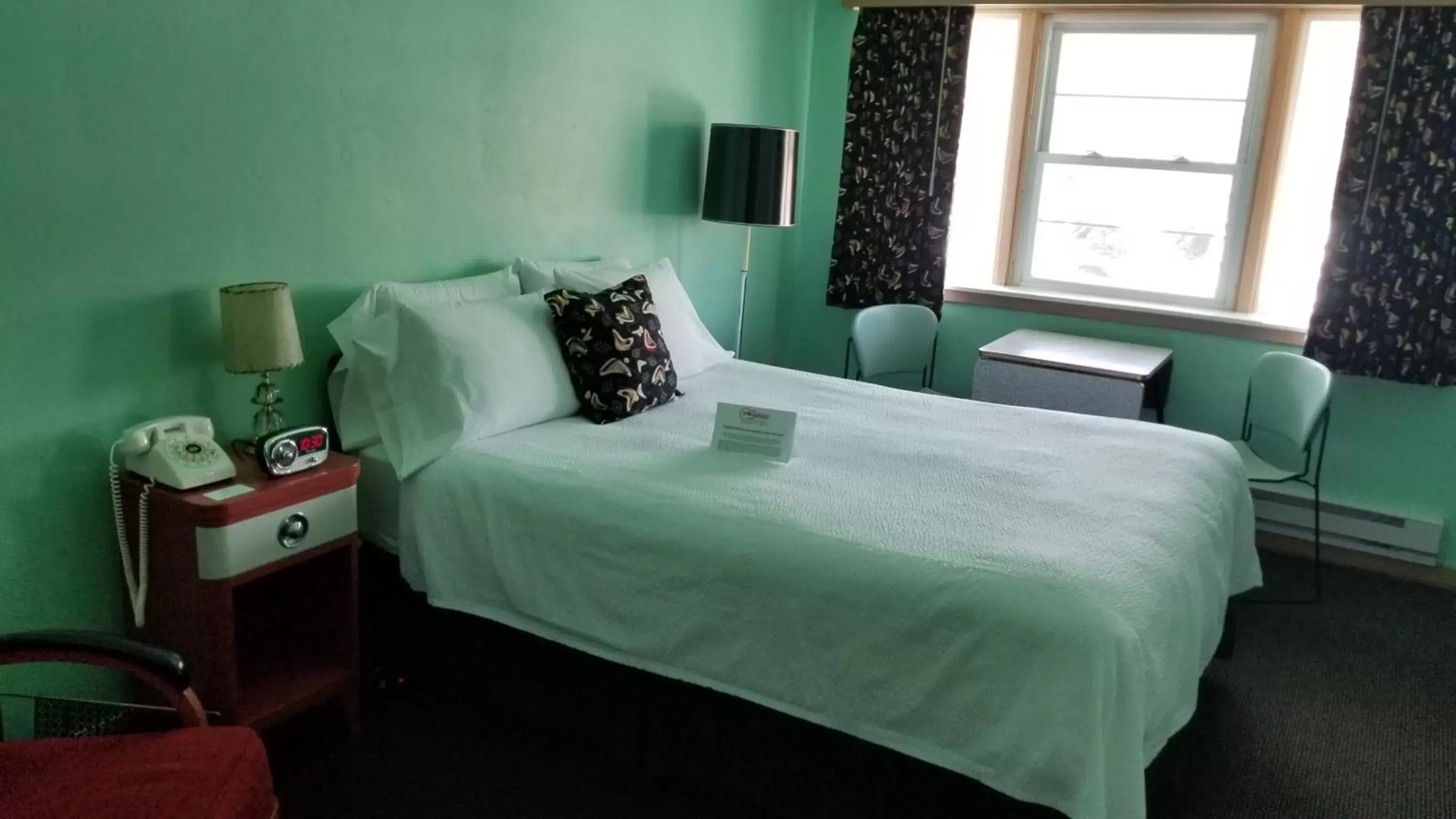 Bed in Holiday Music Motel Bed in Holiday Music Motel