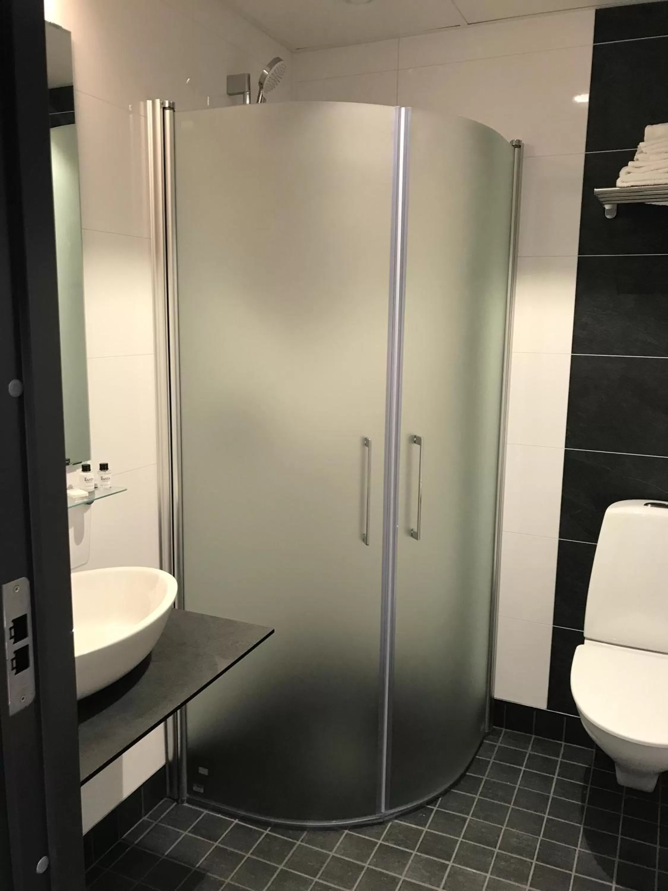 Bathroom in Rasta Grums