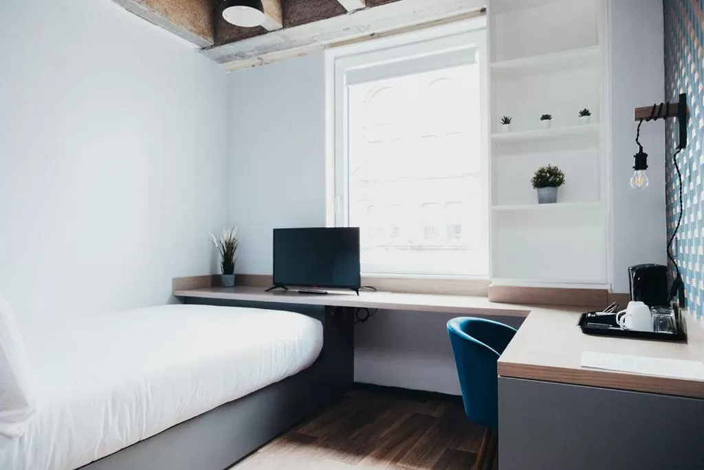 Bed in Quarter by the Warren Collection