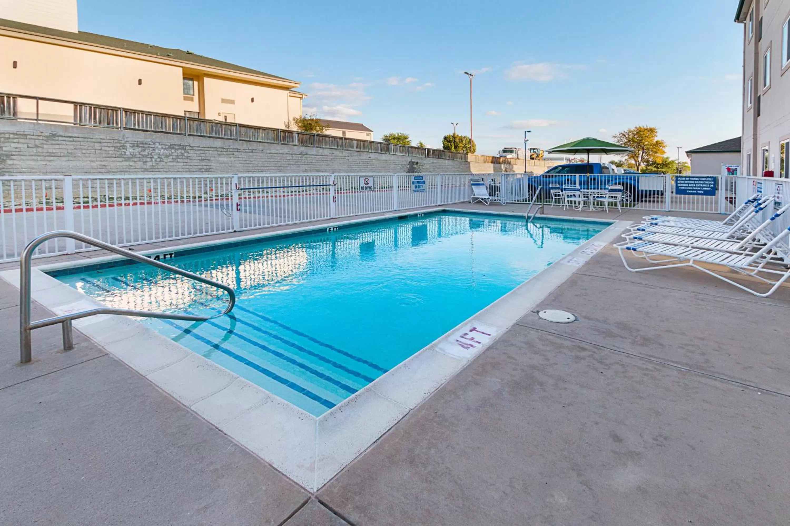 Swimming pool in Motel 6-Weatherford, TX