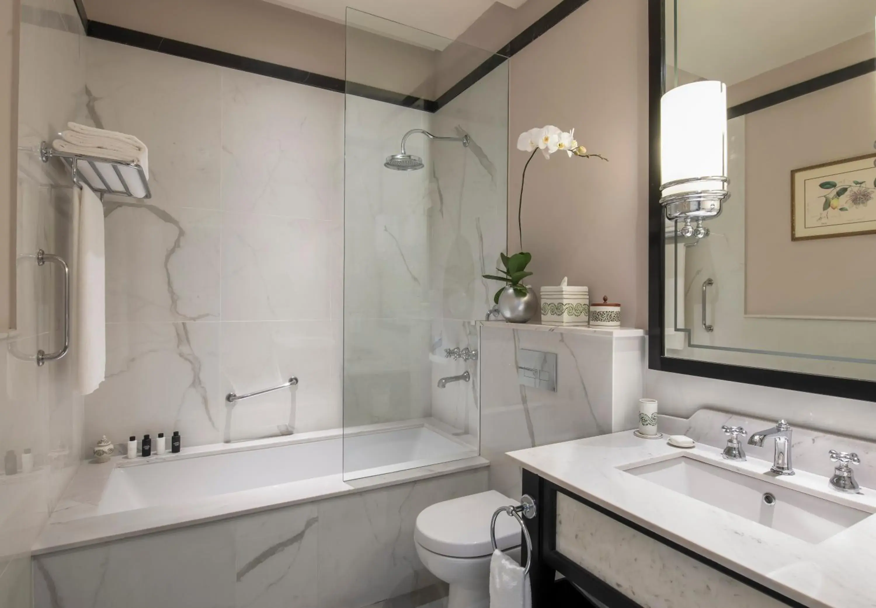 Bathroom in Raffles Grand Hotel d'Angkor