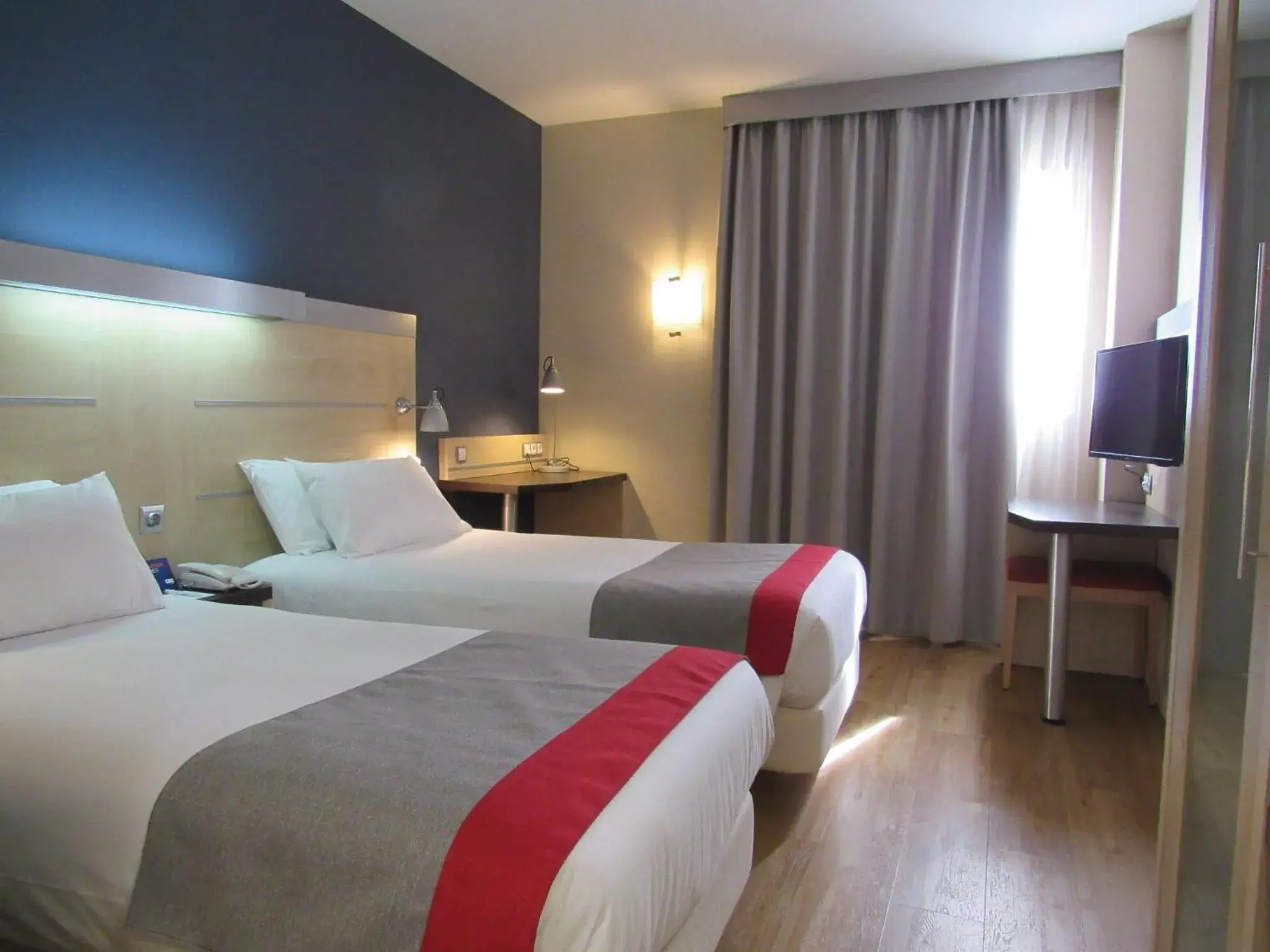 Photo of the whole room, Bed in Holiday Inn Express Madrid-Getafe