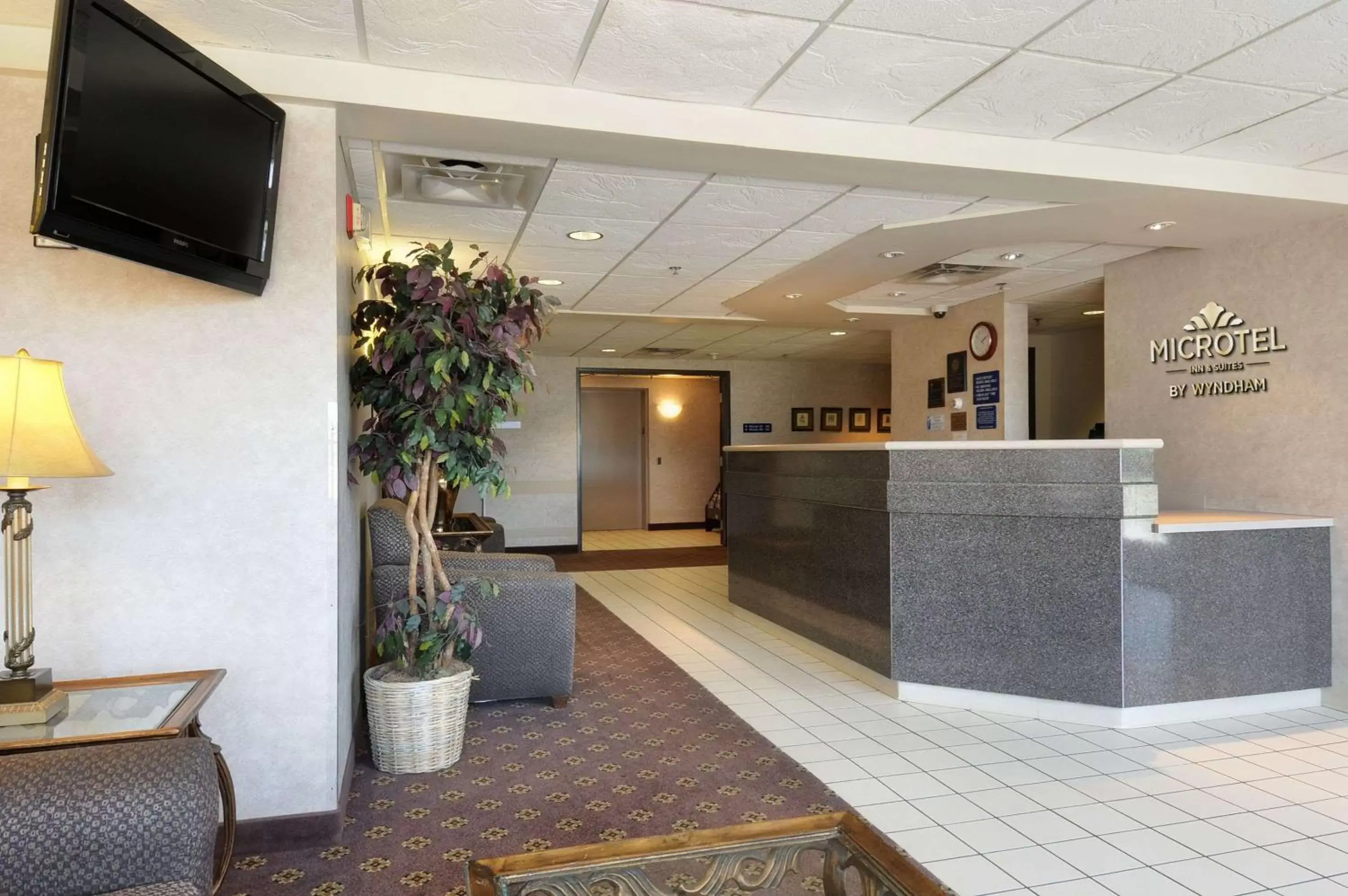 Lobby or reception in Microtel Inn & Suites by Wyndham Bloomington MSP Airport