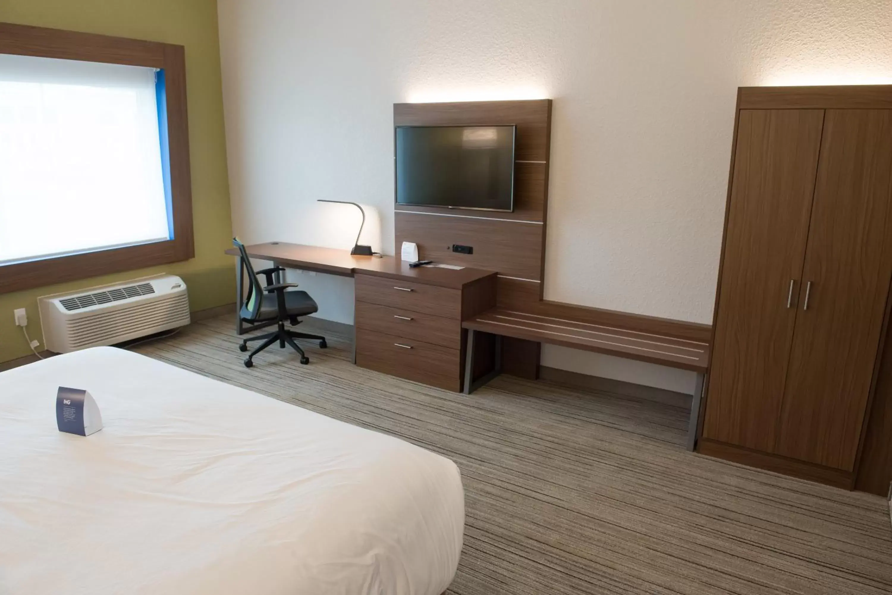Photo of the whole room, TV/Entertainment Center in Holiday Inn Express & Suites - Mishawaka - South Bend, an IHG Hotel