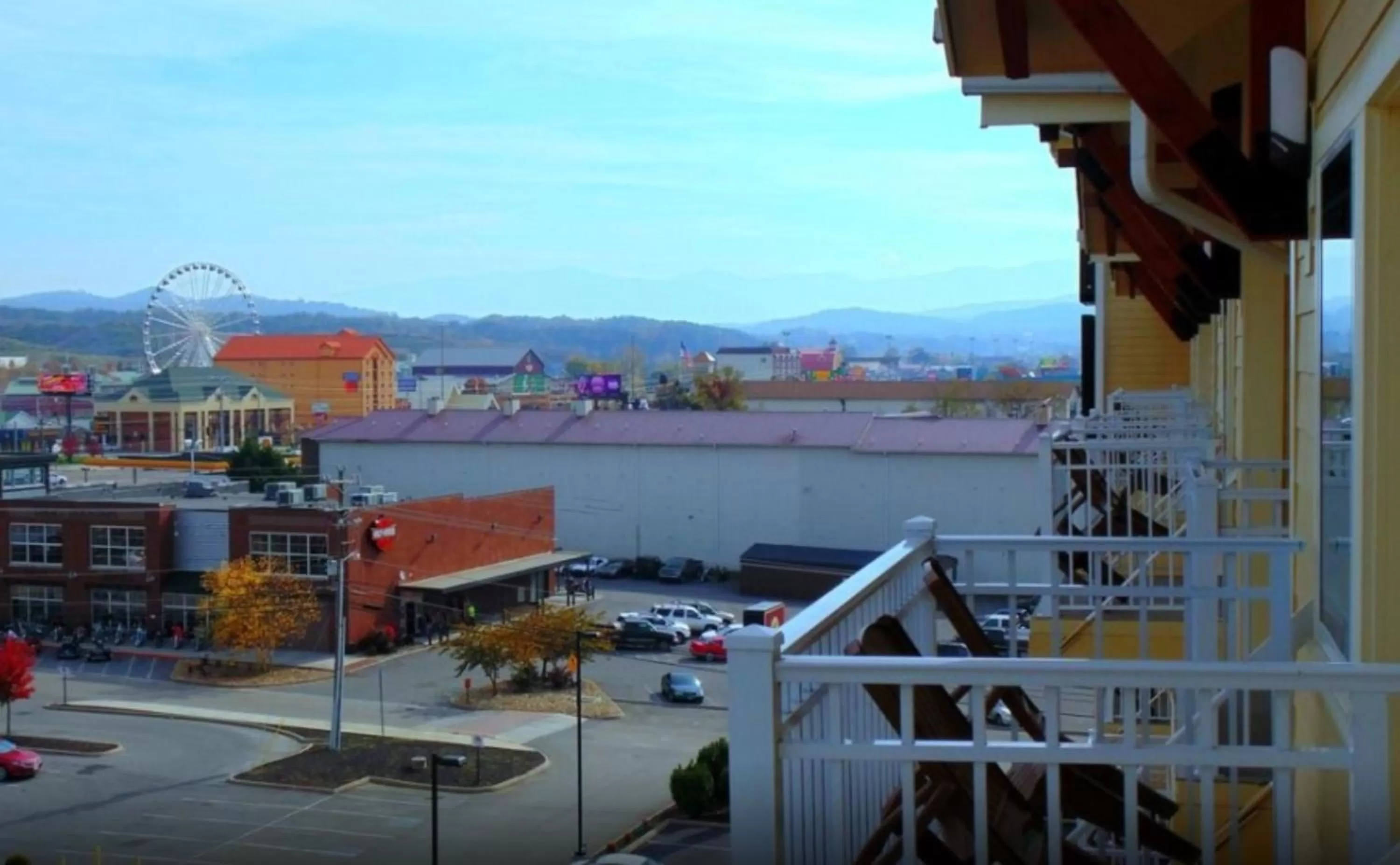 King Room with Roll-In Shower - Accessible/Non-Smoking in Clarion Inn Near Island Drive