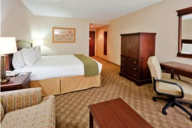 Photo of the whole room, Bed in Holiday Inn Express Nashville-Hendersonville, an IHG Hotel