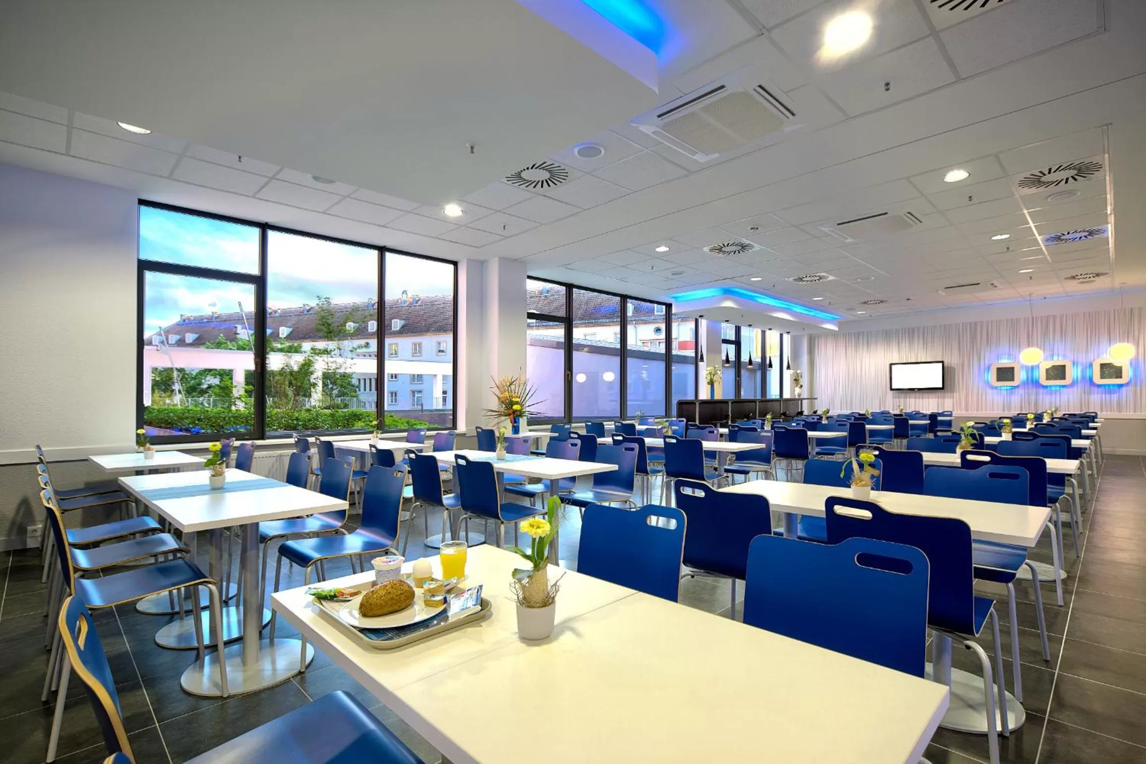 Restaurant/places to eat in ibis budget Dresden City