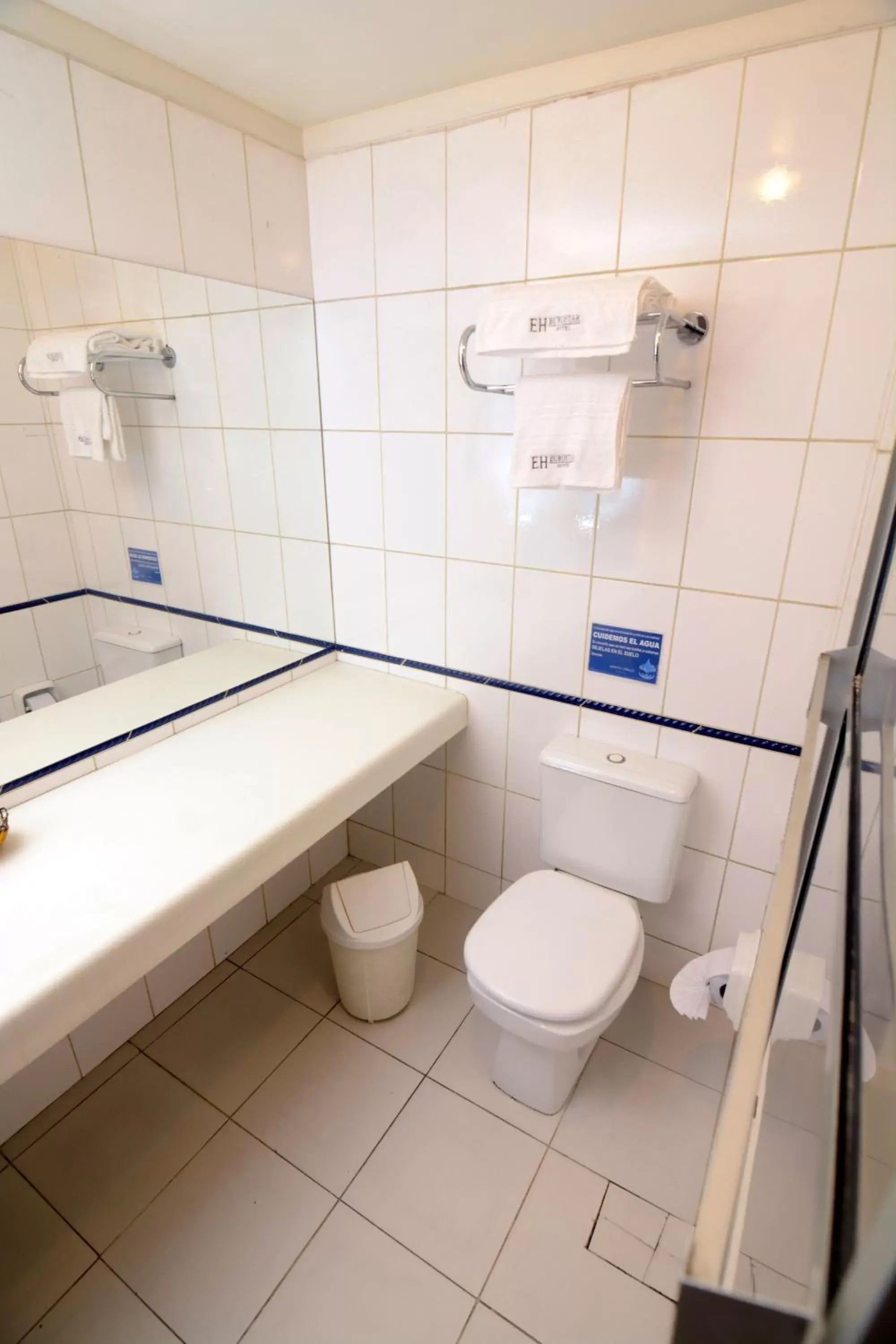 Twin Room in Hotel Monte Carlo Twin Room in Hotel Monte Carlo