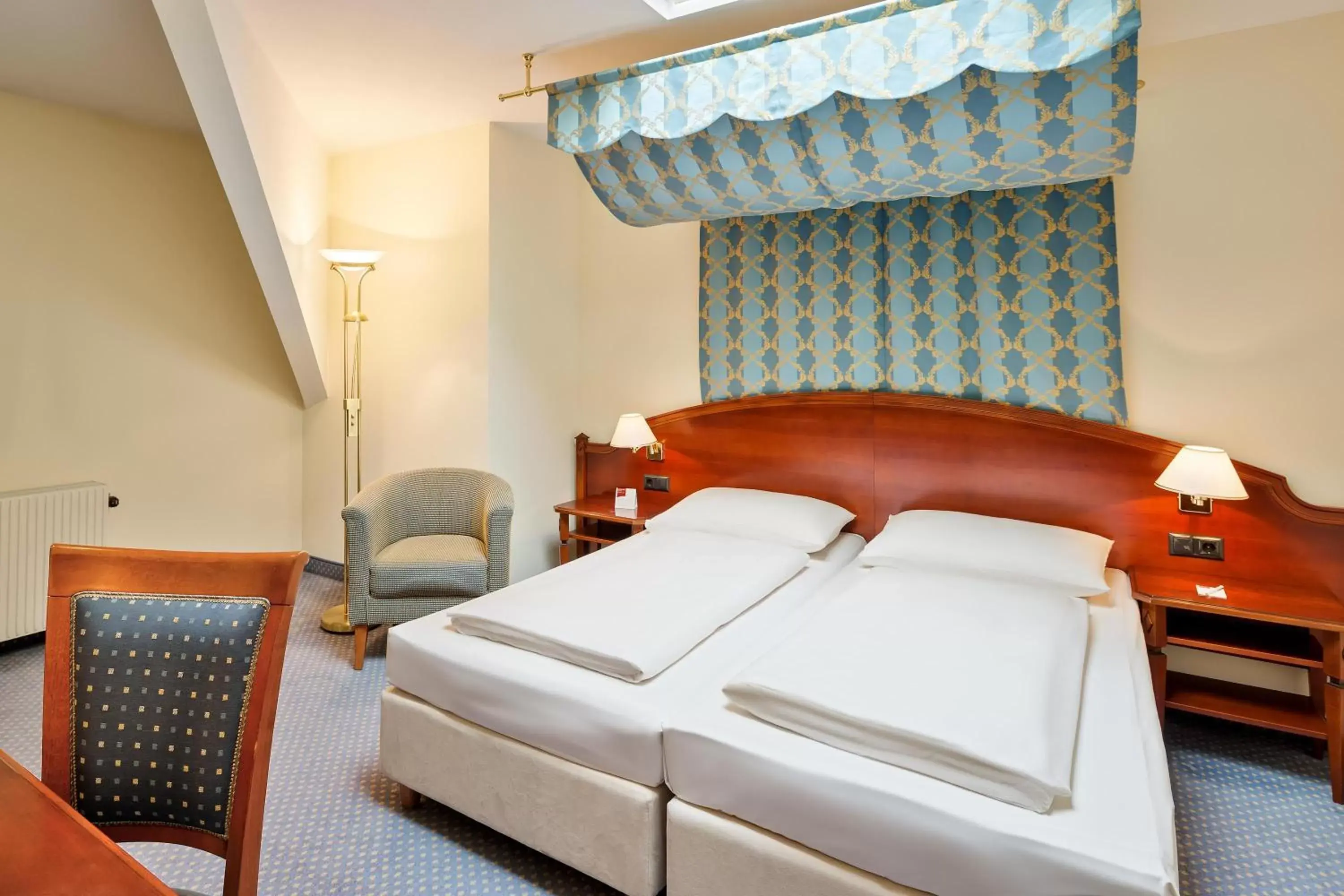 Photo of the whole room, Bed in Austria Trend Hotel Schloss Wilhelminenberg Wien