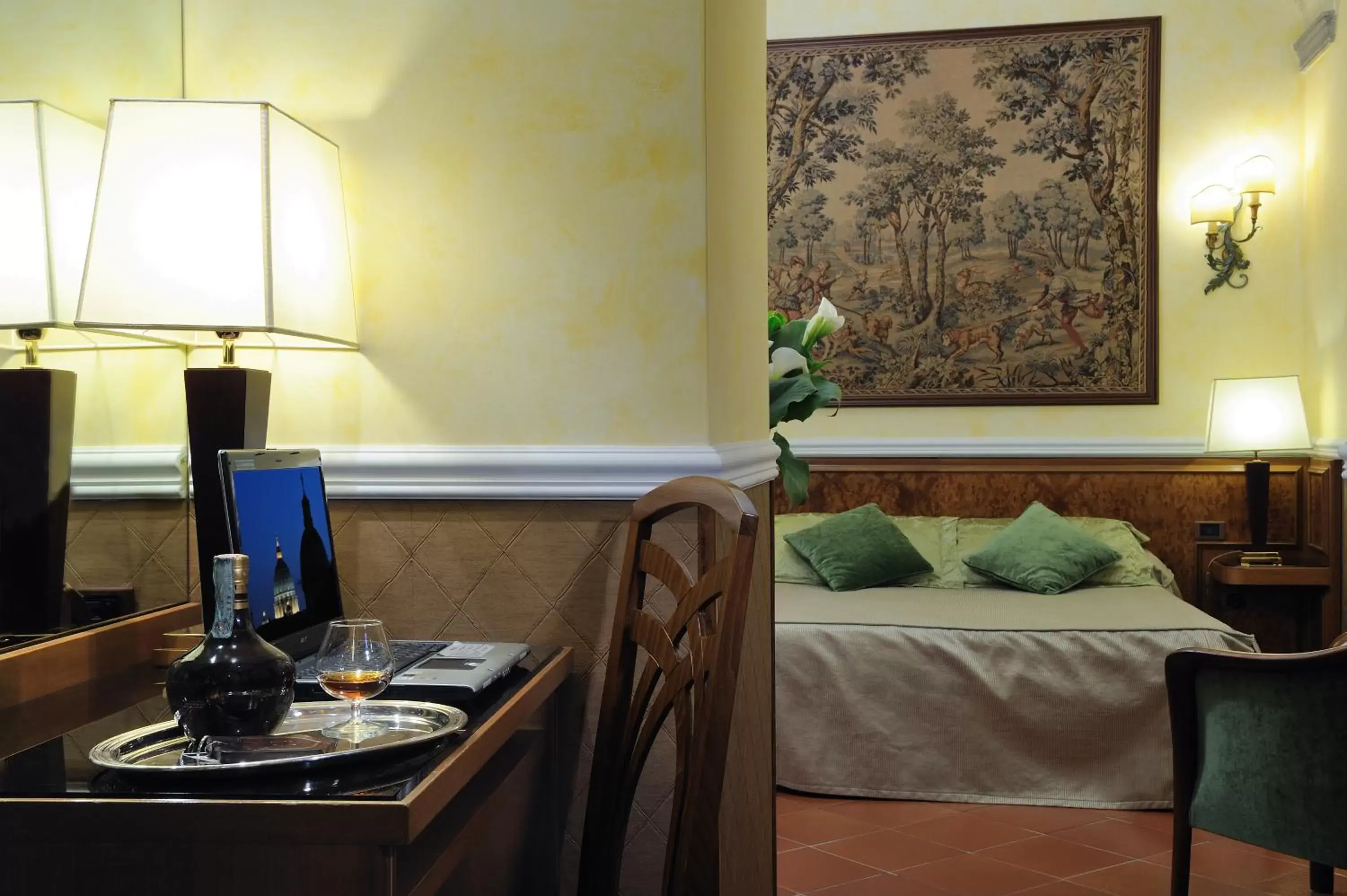 TV and multimedia, Bed in Hotel Farnese