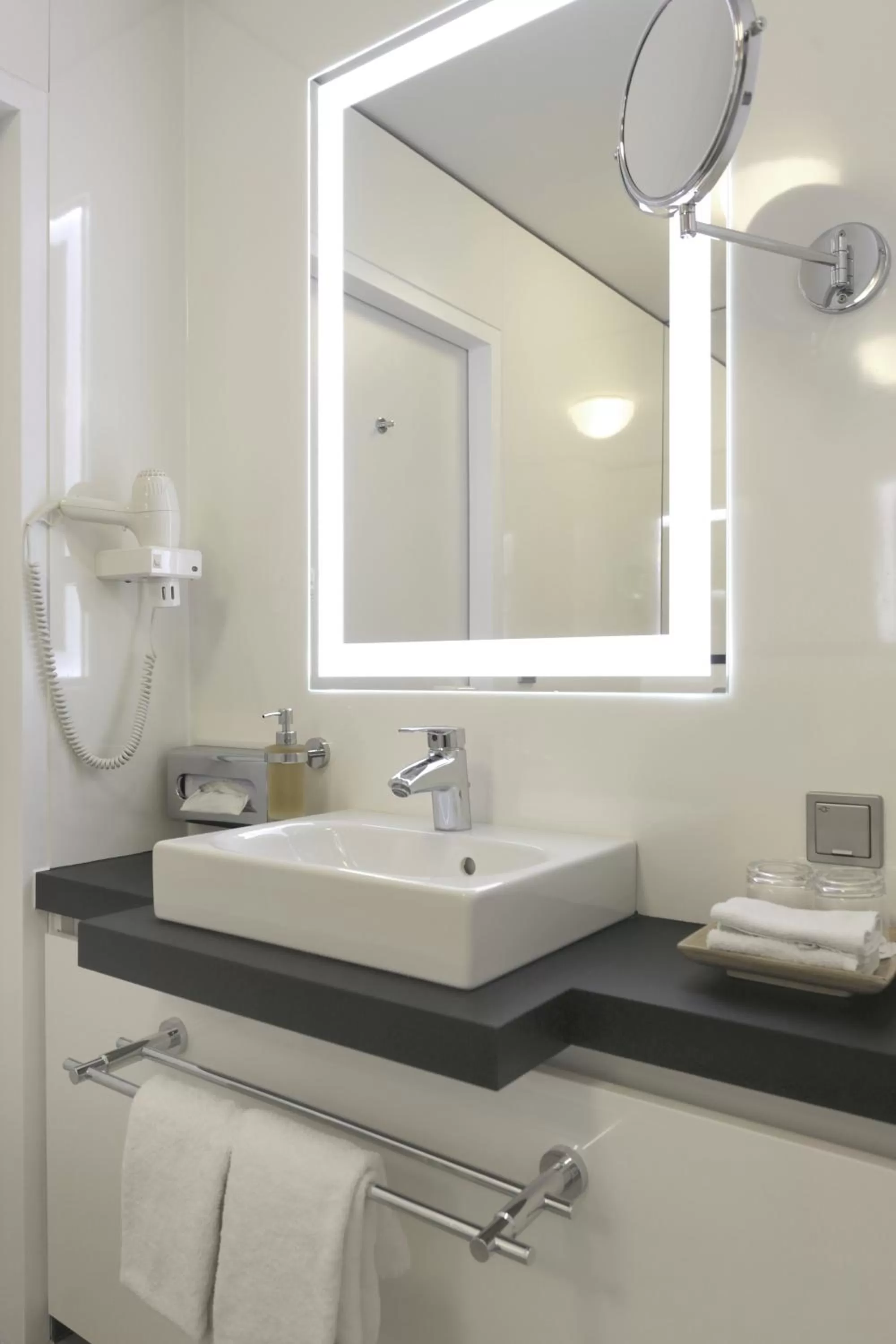 Bathroom in Lindner Hotel Dusseldorf Airport, part of JdV by Hyatt