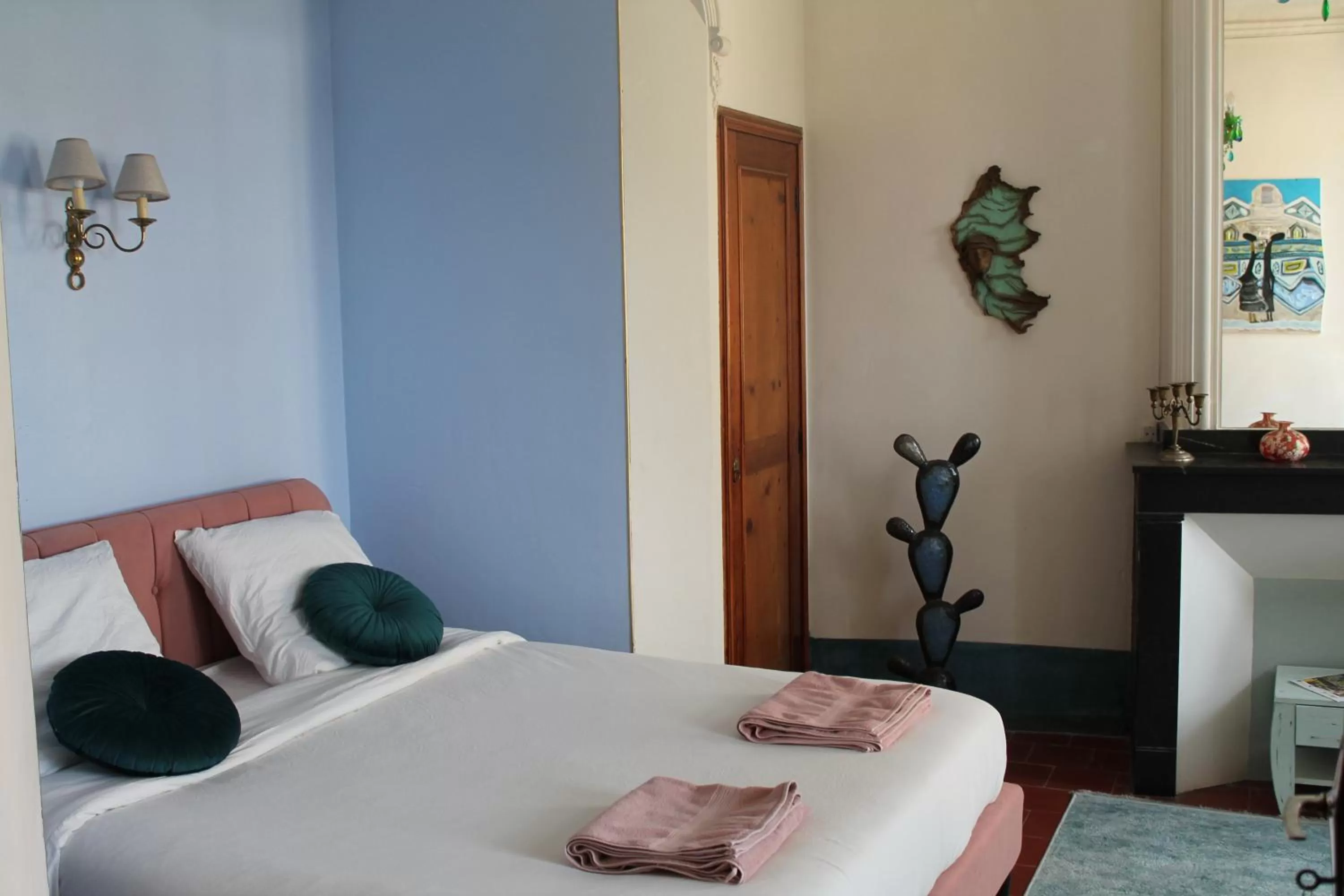 Bed in Les 2 Drôles d'Oiseaux