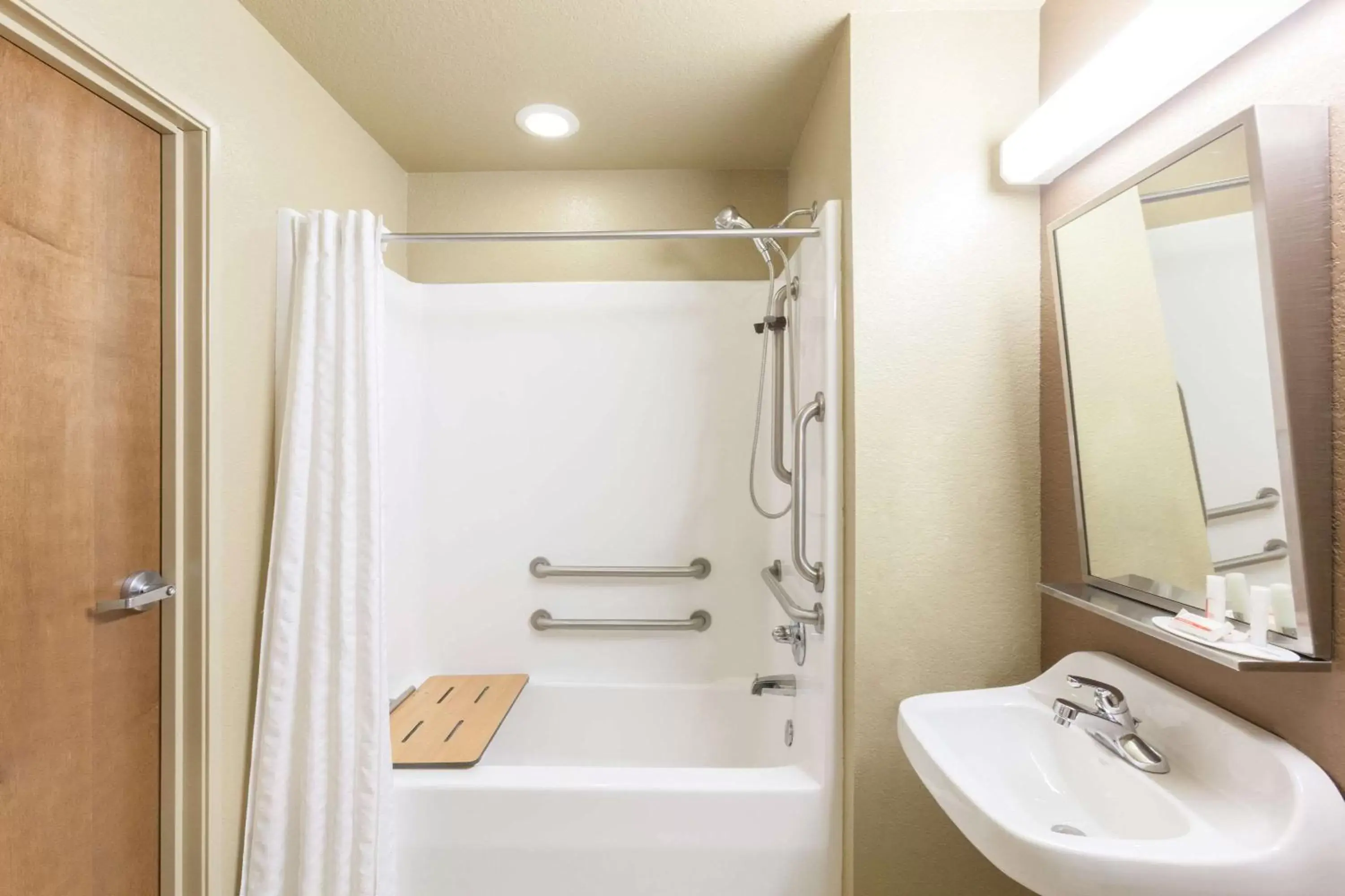 Bathroom in Microtel Inn & Suites by Wyndham Searcy