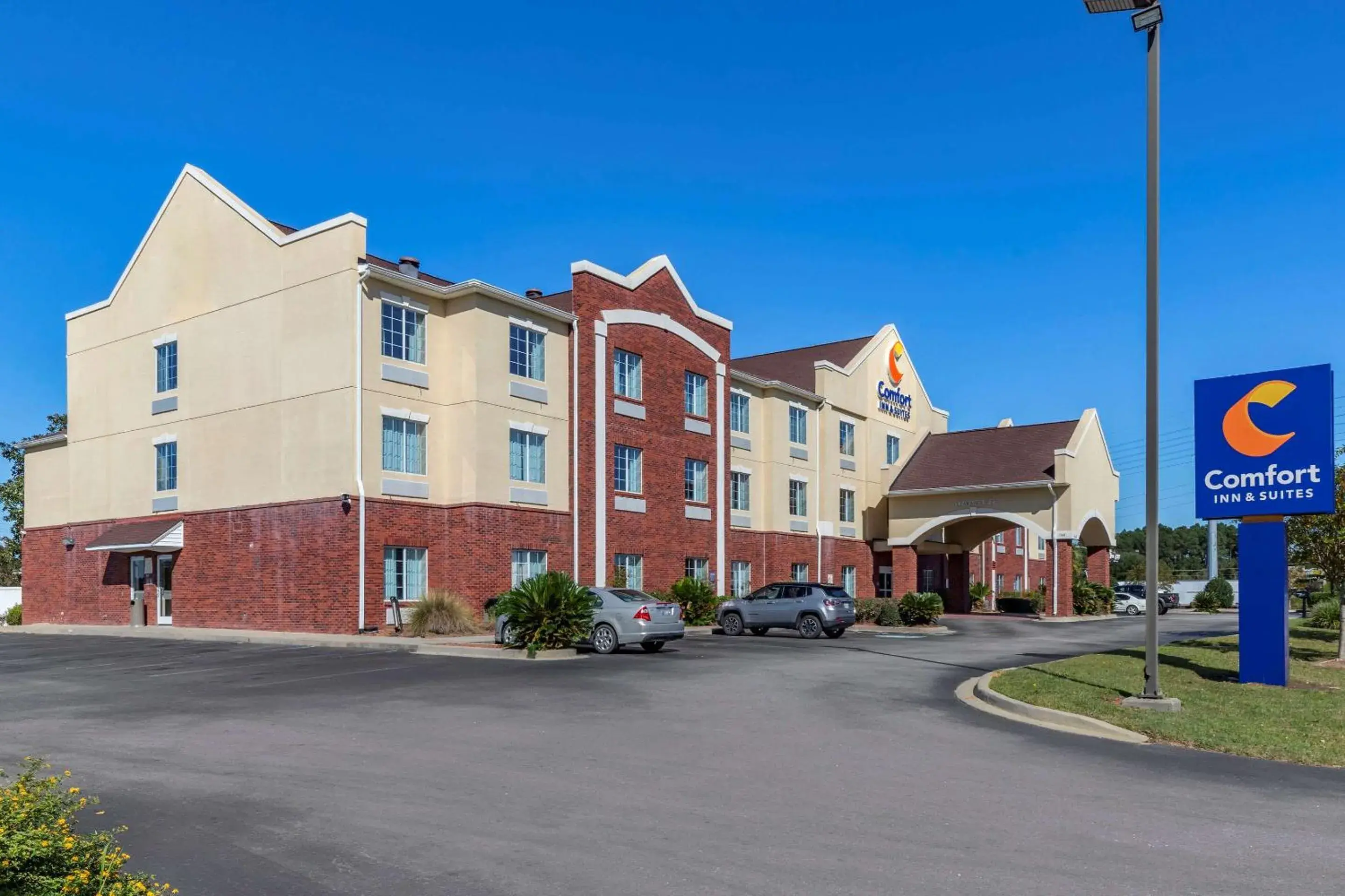 Property building in Comfort Inn & Suites Orangeburg Property building in Comfort Inn & Suites Orangeburg