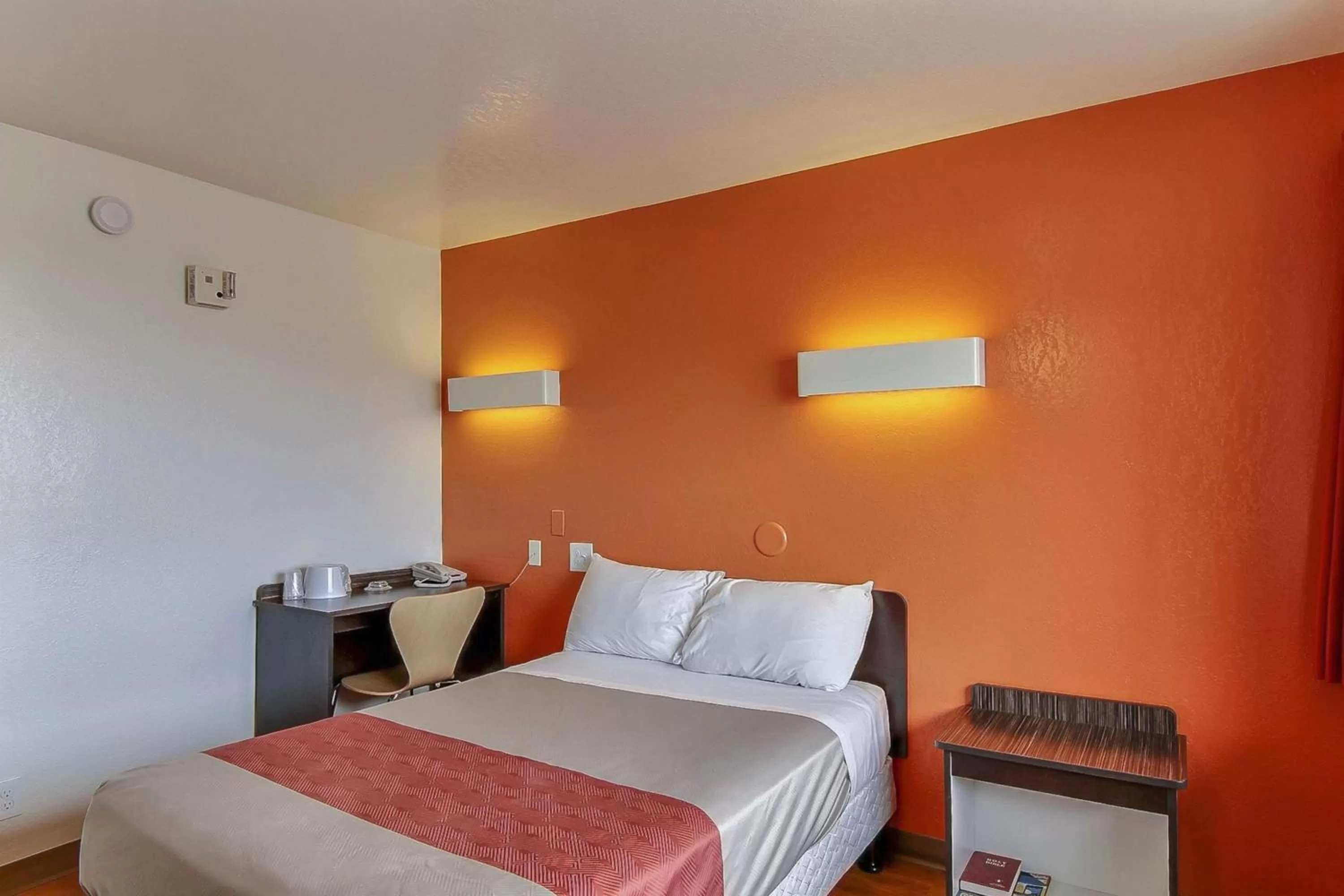 Bedroom, Bed in Motel 6-Buellton, CA - Solvang Area