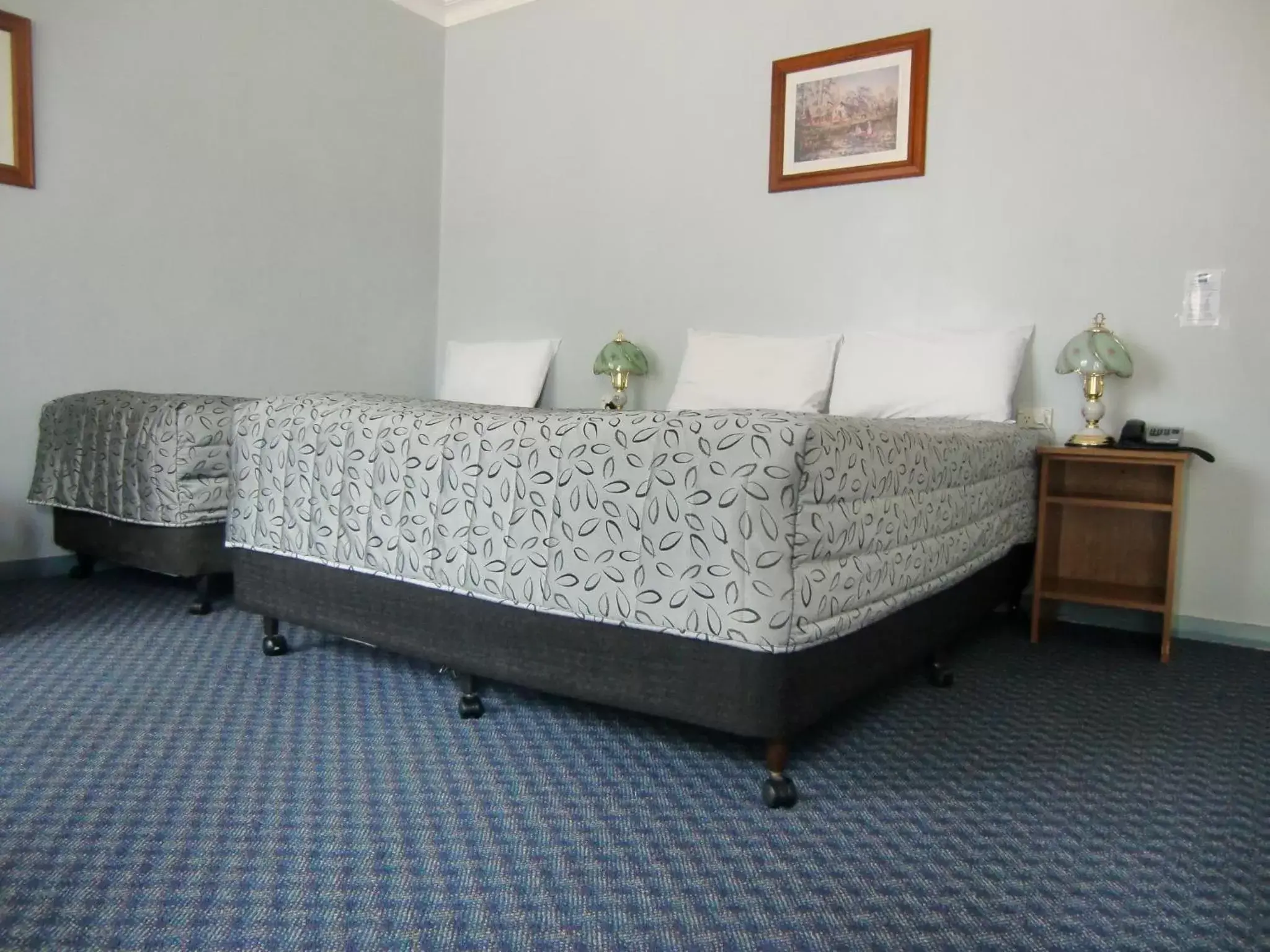 Bed in Castle Motel Bairnsdale