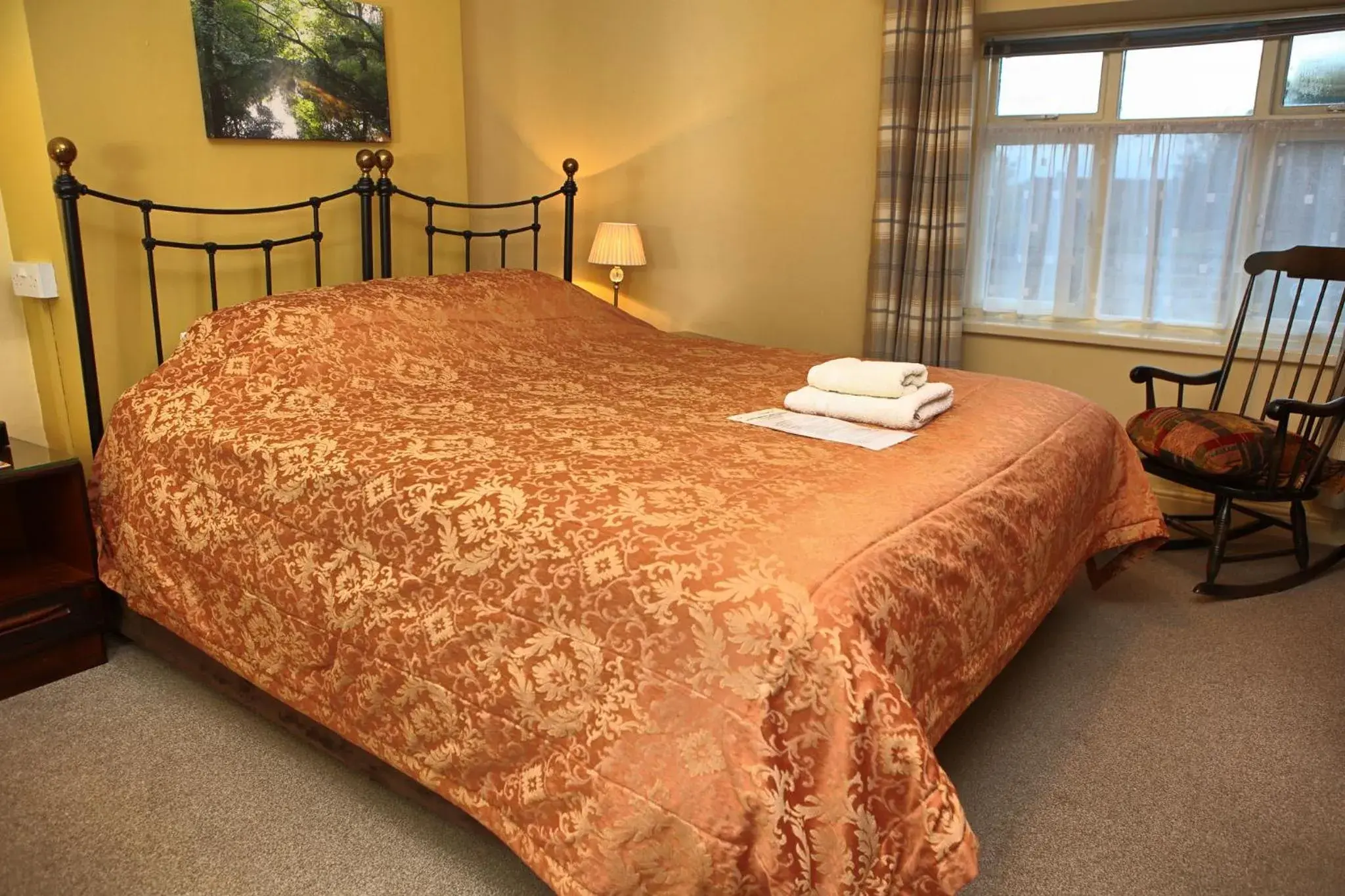 Bedroom, Bed in Wortley Cottage Guest House