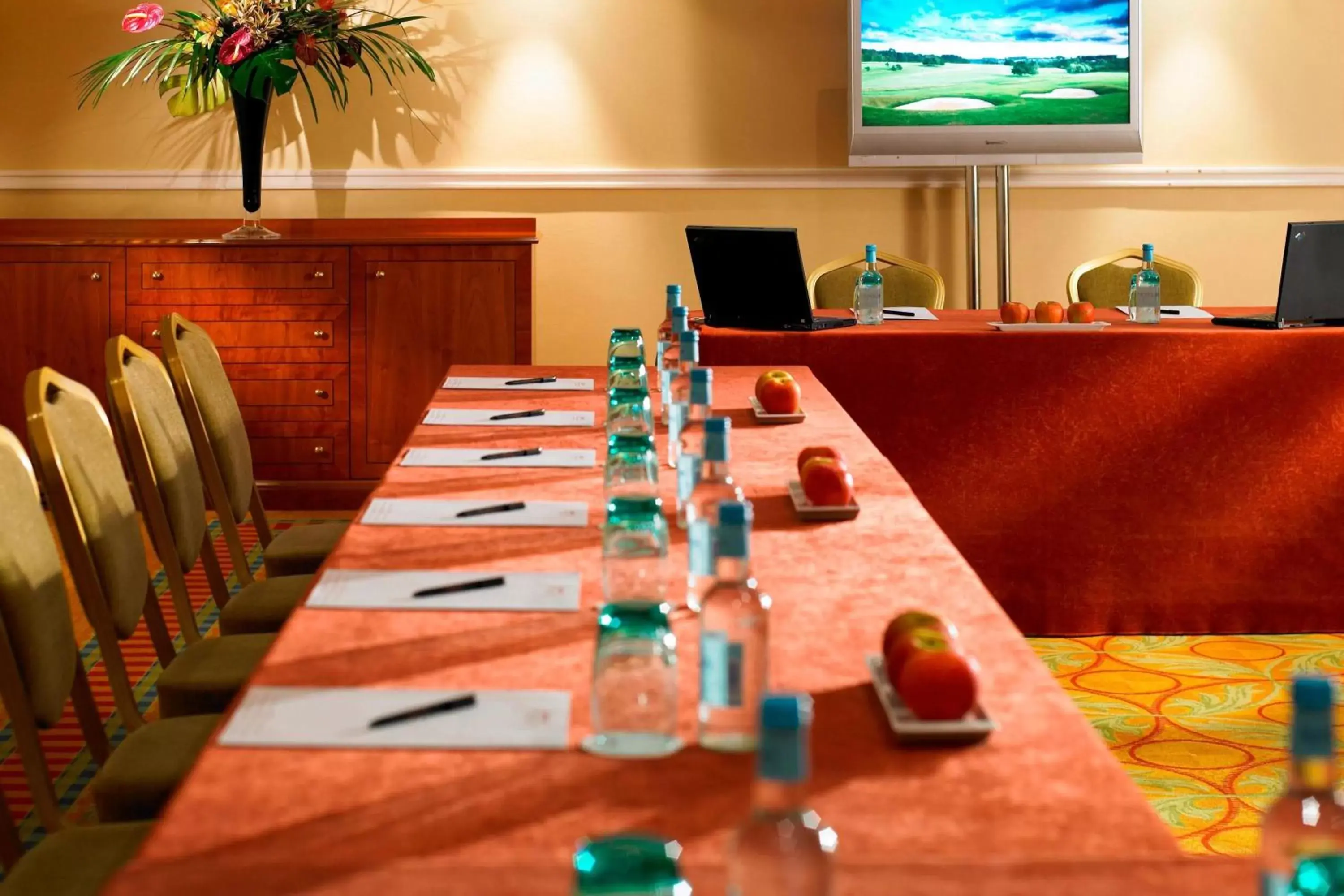 Meeting/conference room in Delta Hotels by Marriott Tudor Park Country Club