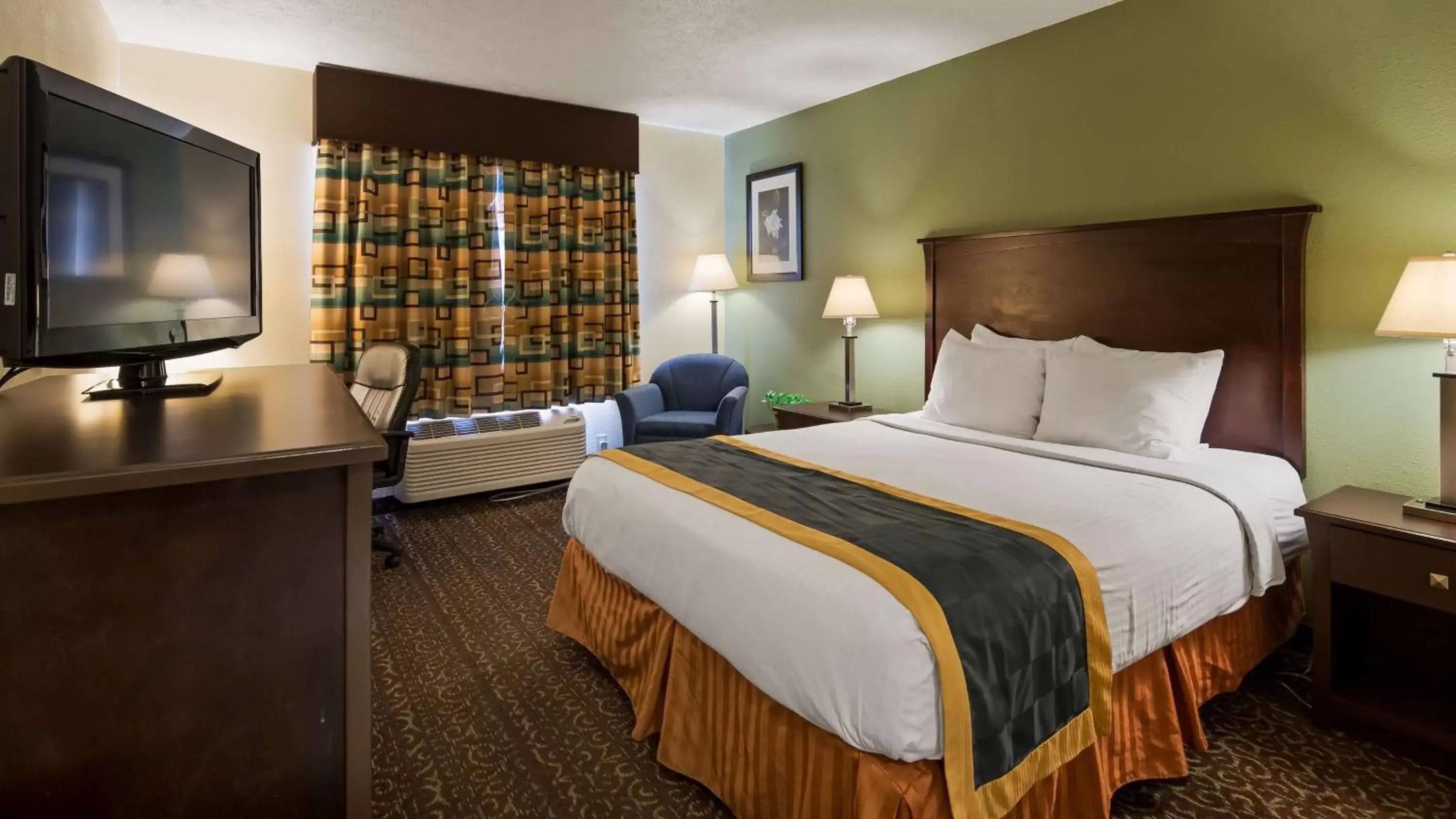 Photo of the whole room, Bed in Best Western Richland Inn Mansfield