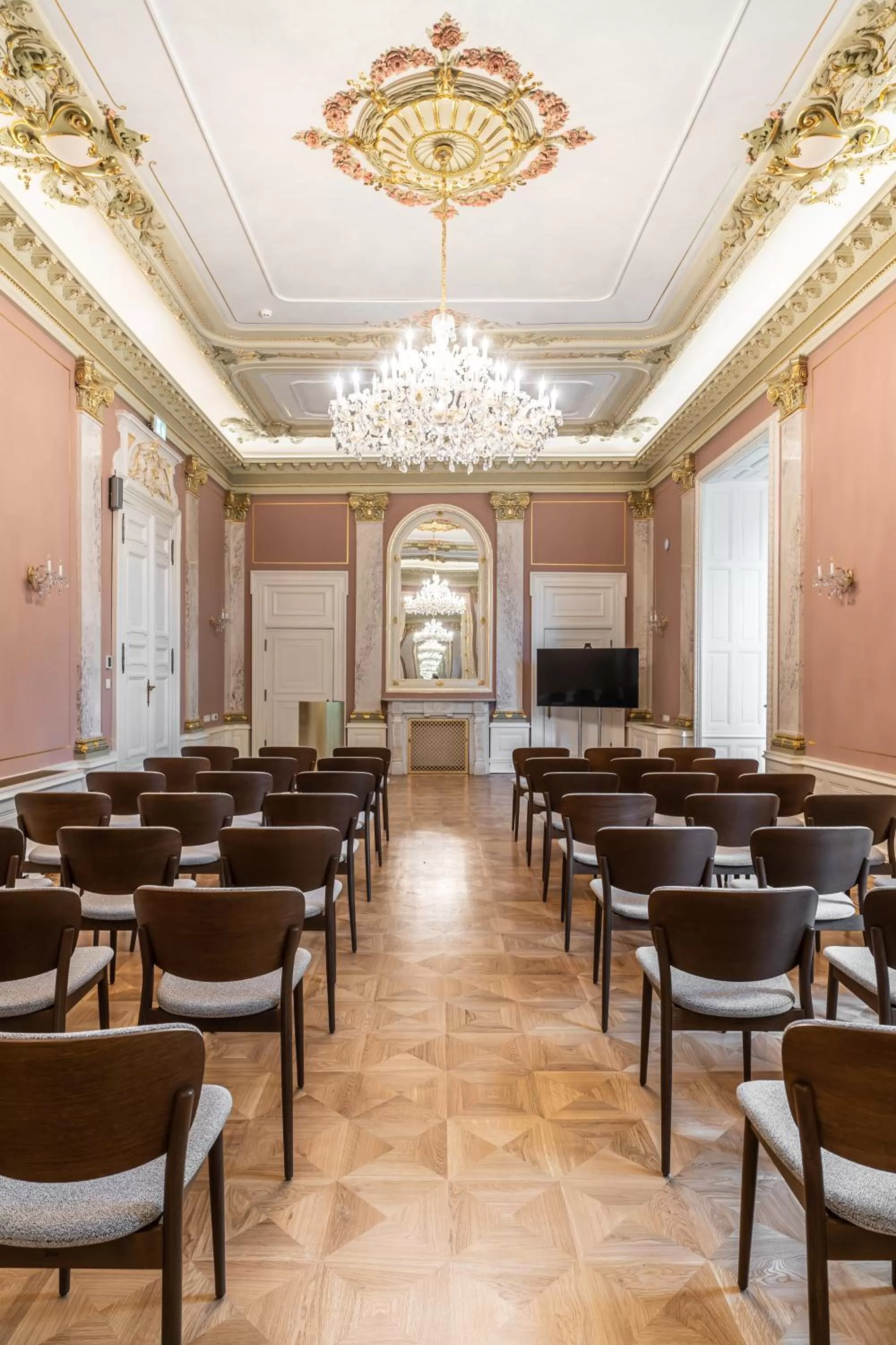 Meeting/conference room in Hotel Altus Palace - Destigo Hotels