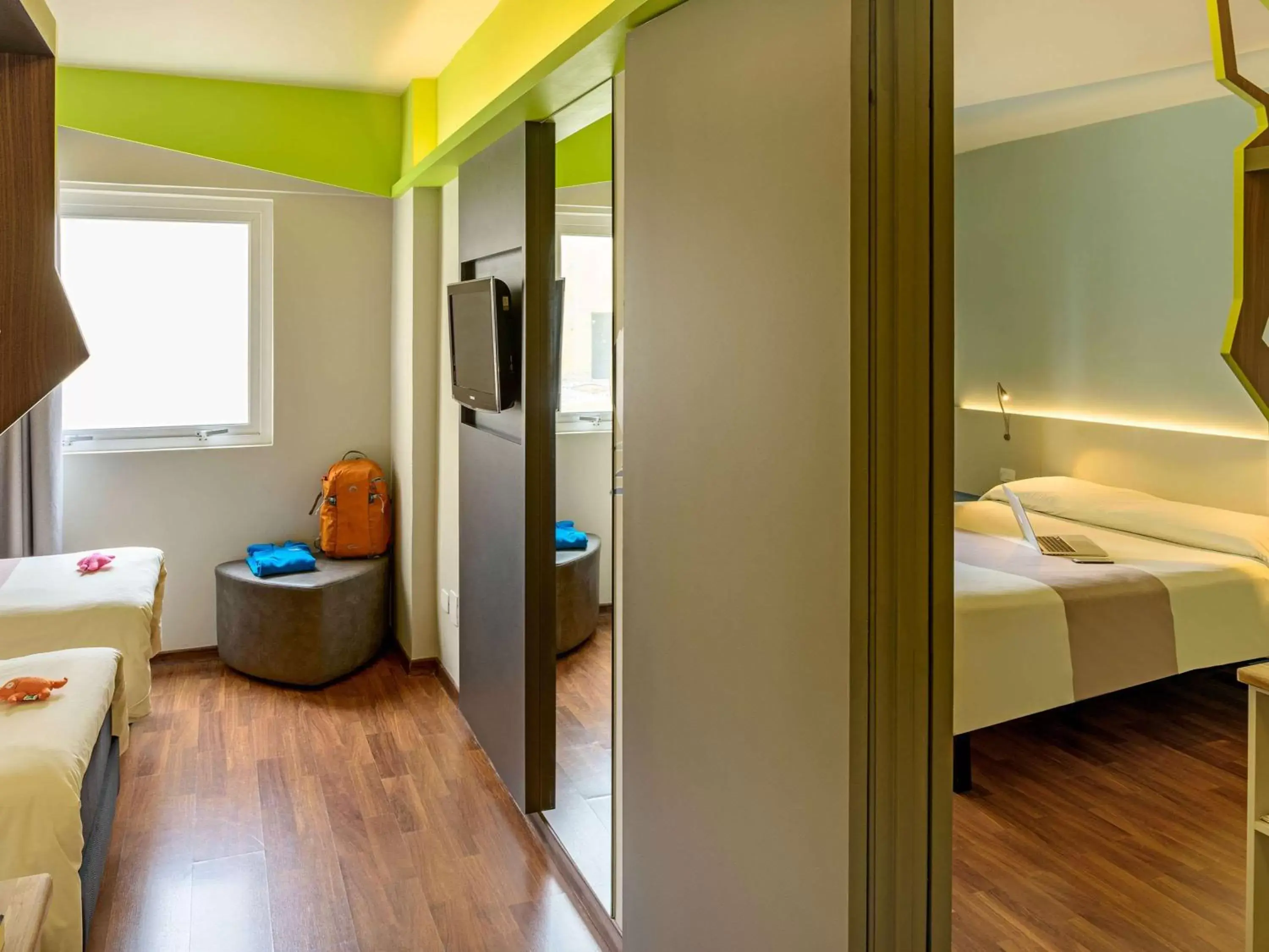 Photo of the whole room, Bathroom in ibis Styles Curitiba Centro Civico