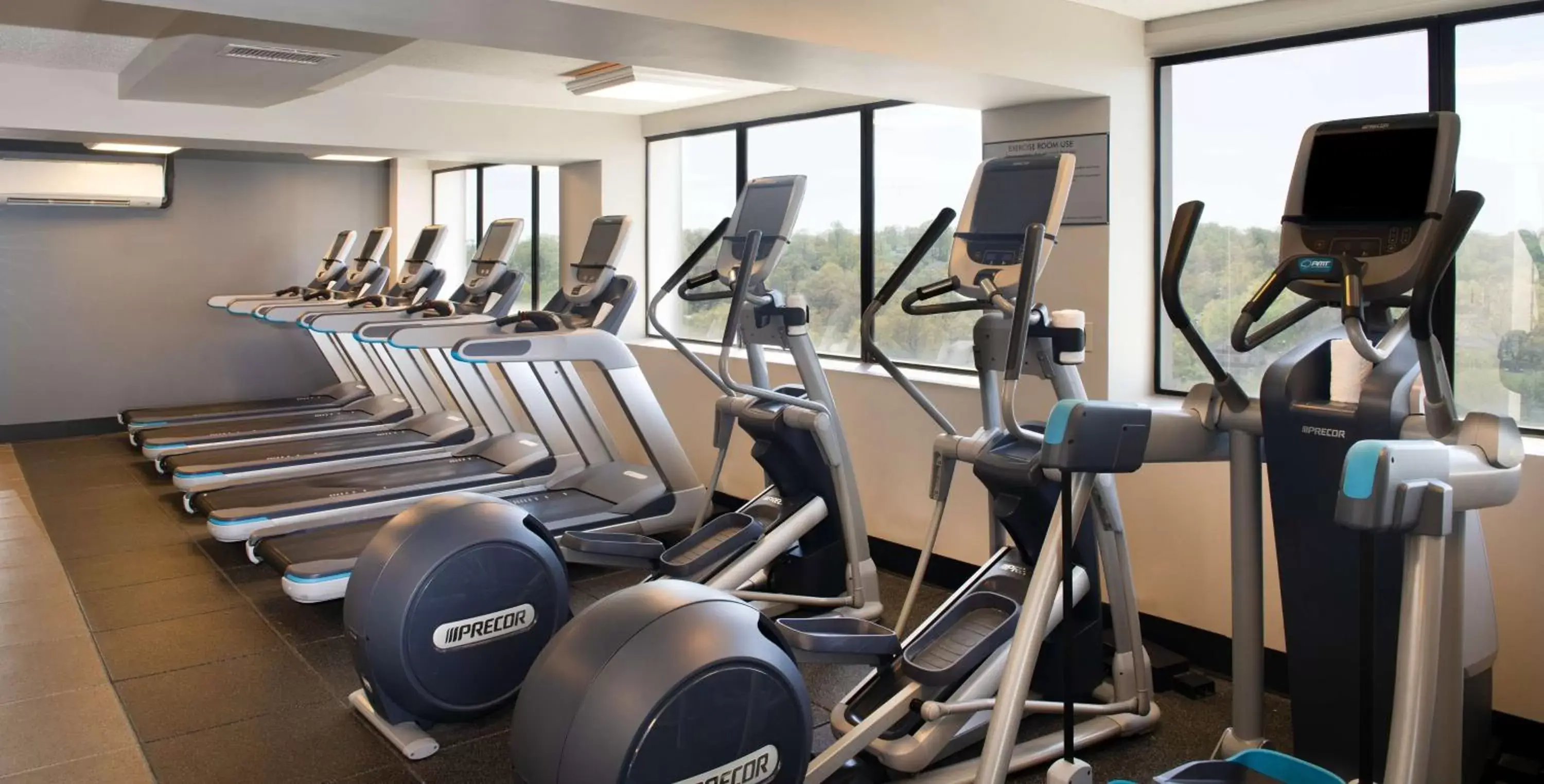Fitness centre/facilities, Fitness Center/Facilities in Hilton Arlington National Landing