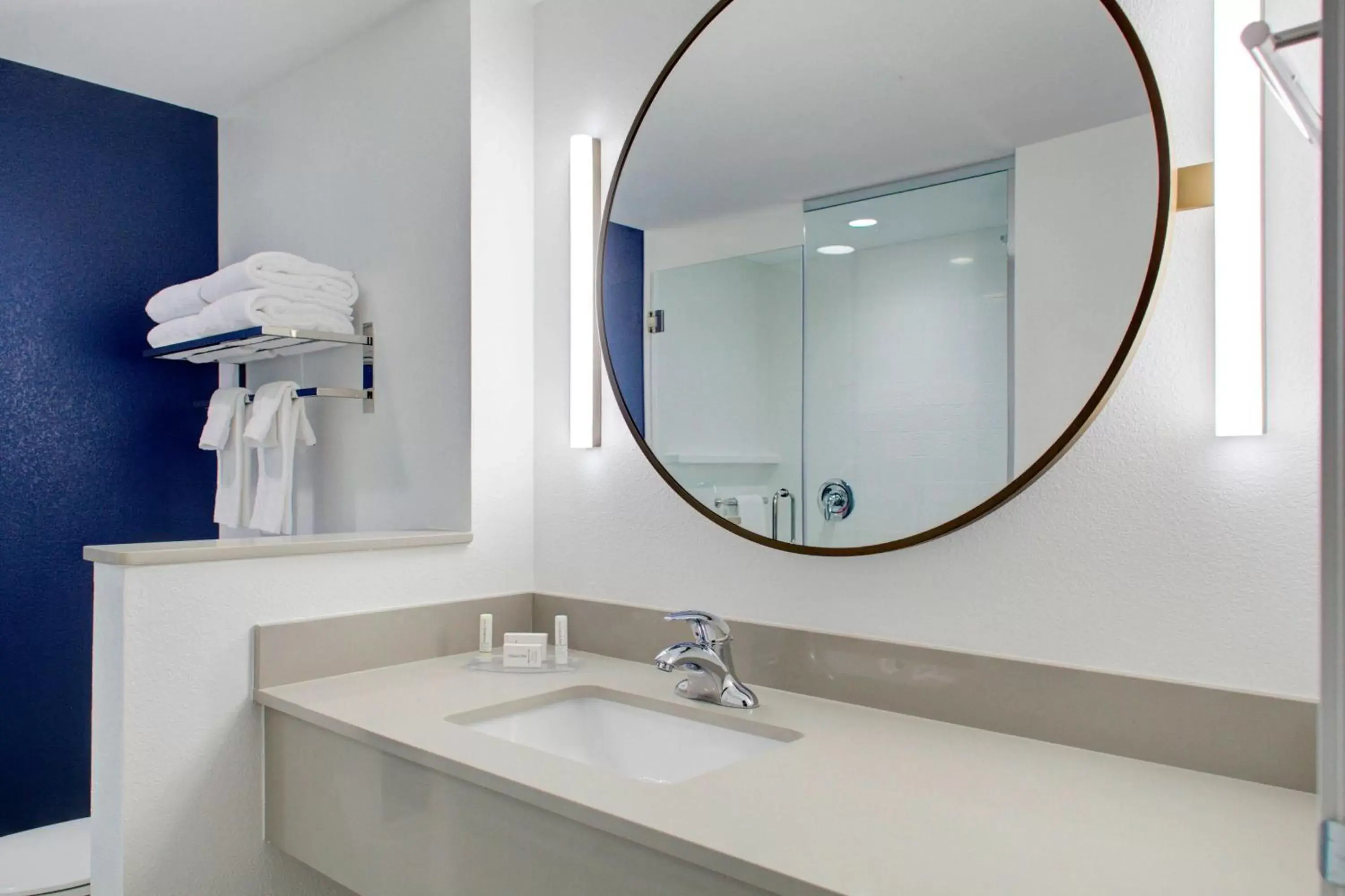 Bathroom in Fairfield Inn & Suites by Marriott Boulder Broomfield/Interlocken