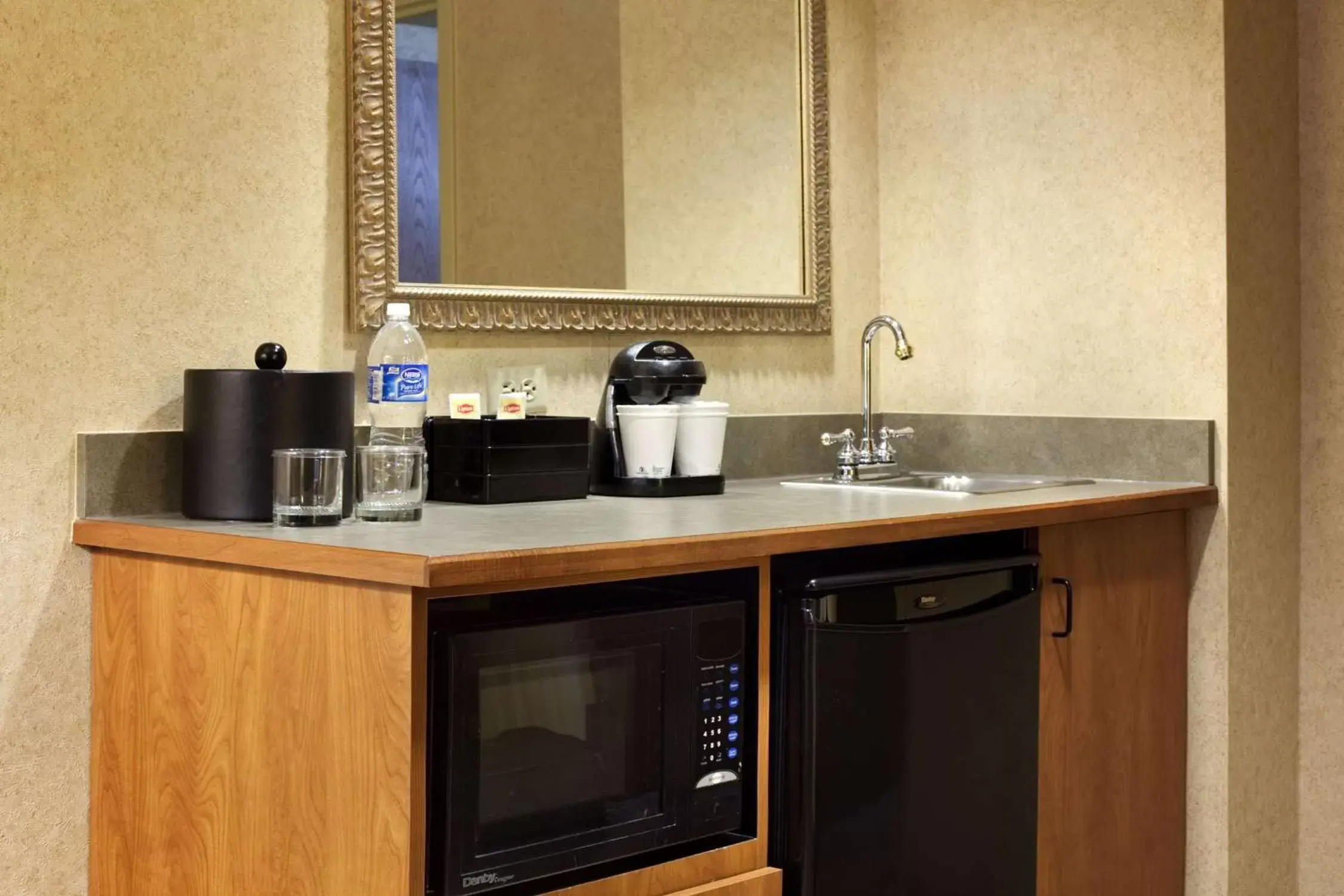 Kitchen or kitchenette, Kitchen/Kitchenette in Embassy Suites by Hilton Columbia Greystone