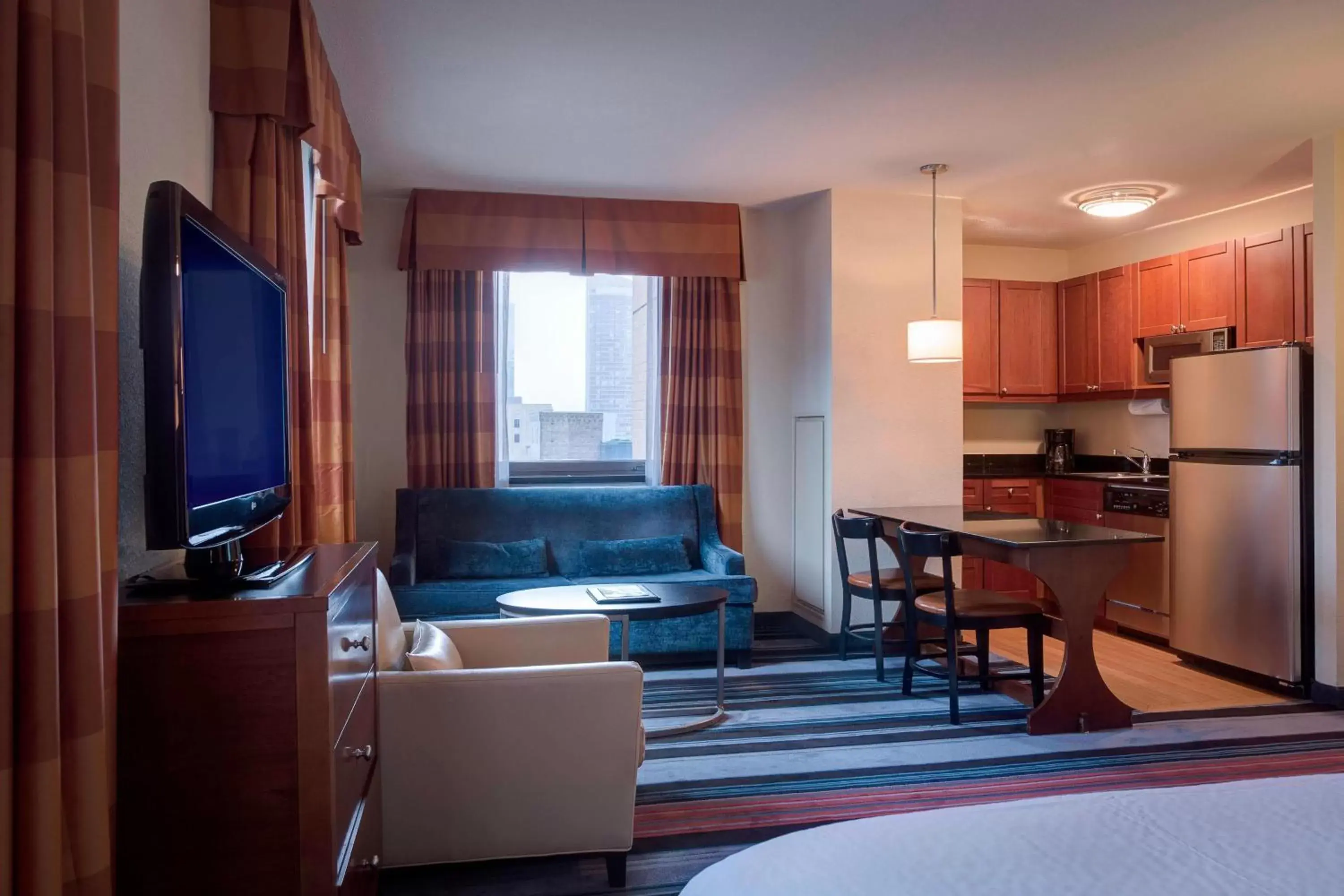 Living room, TV/Entertainment Center in Residence Inn by Marriott New York Manhattan/Times Square