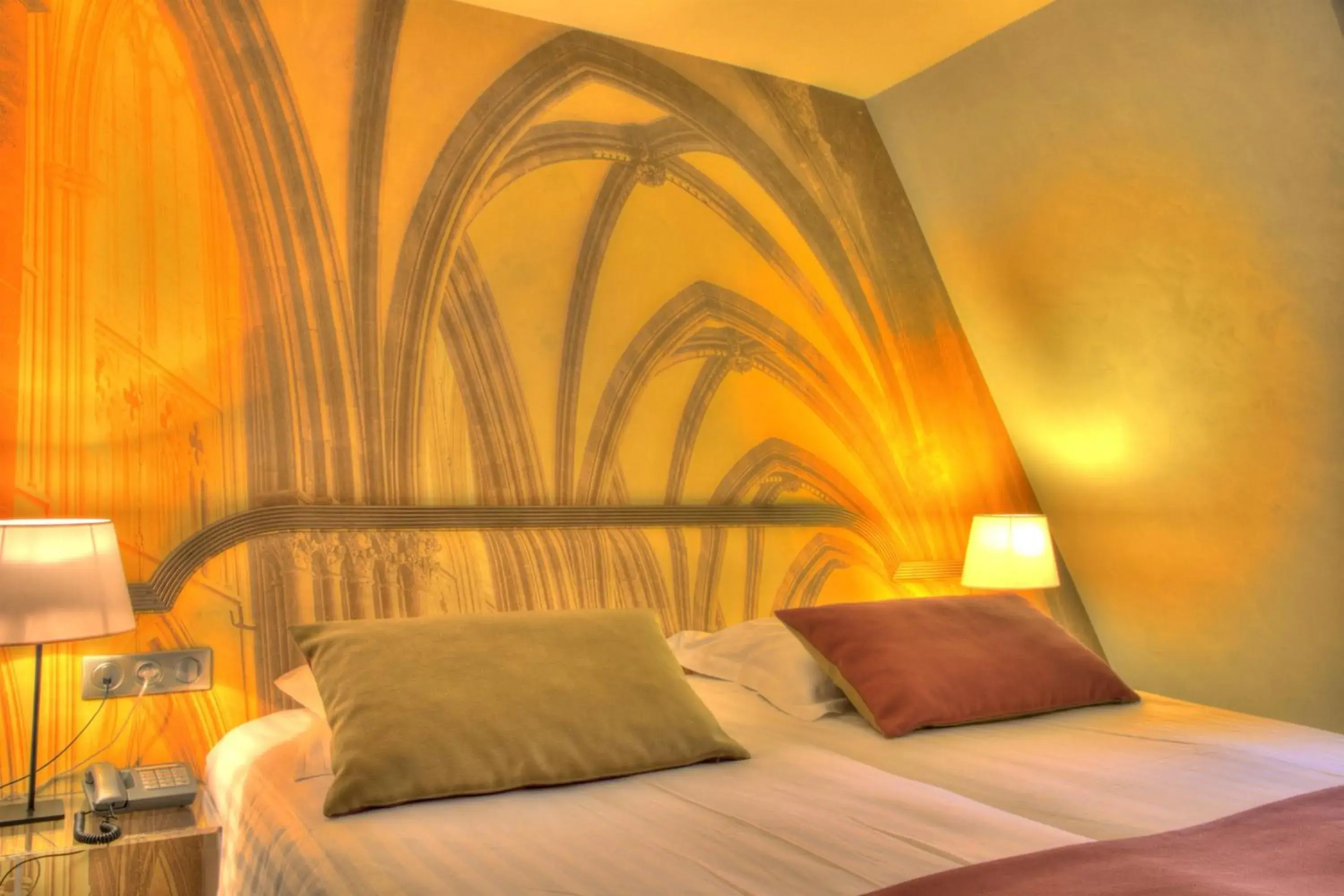 Photo of the whole room, Bed in Hotel Cathédrale