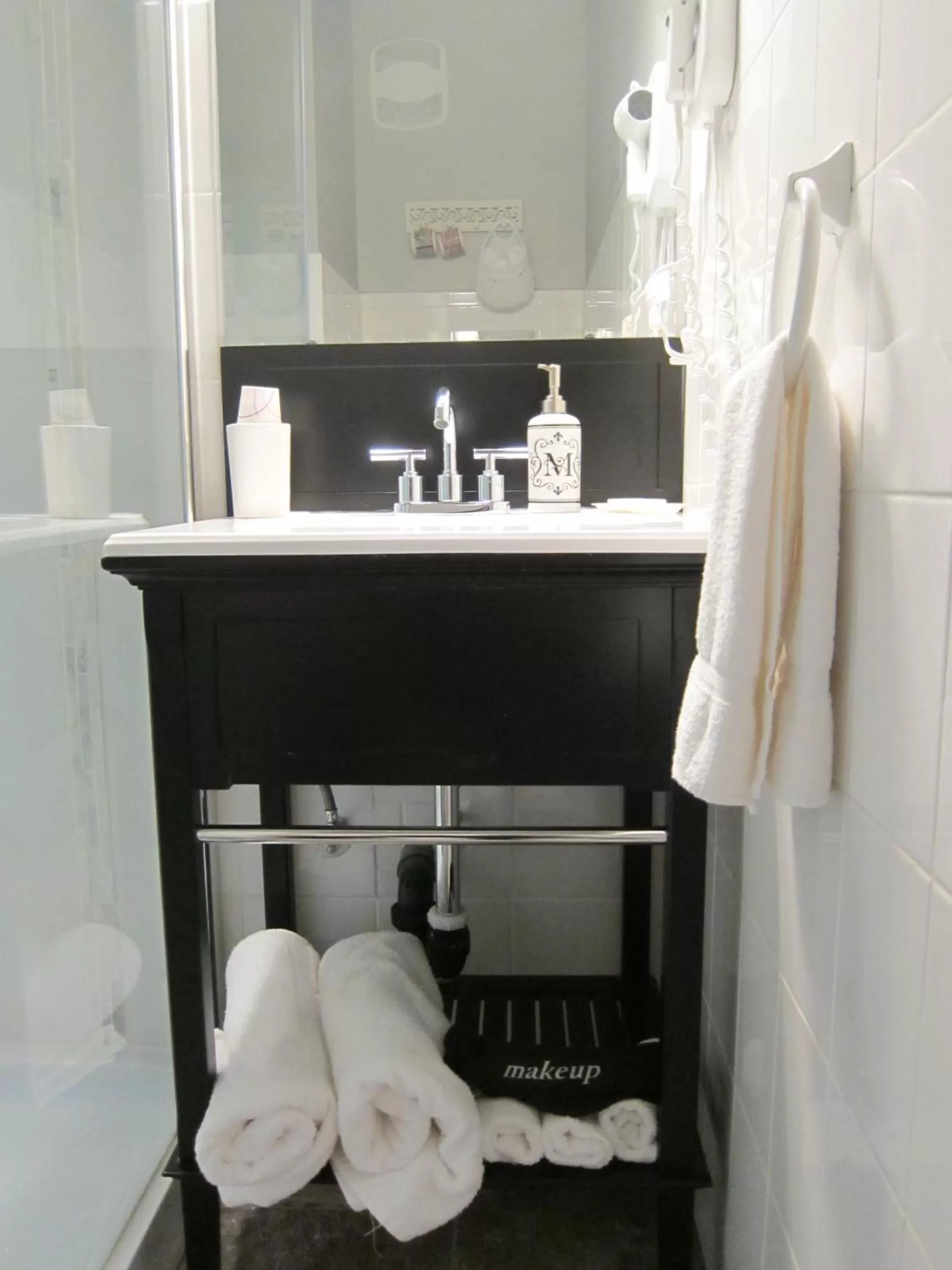 Bathroom in McGee's Inn